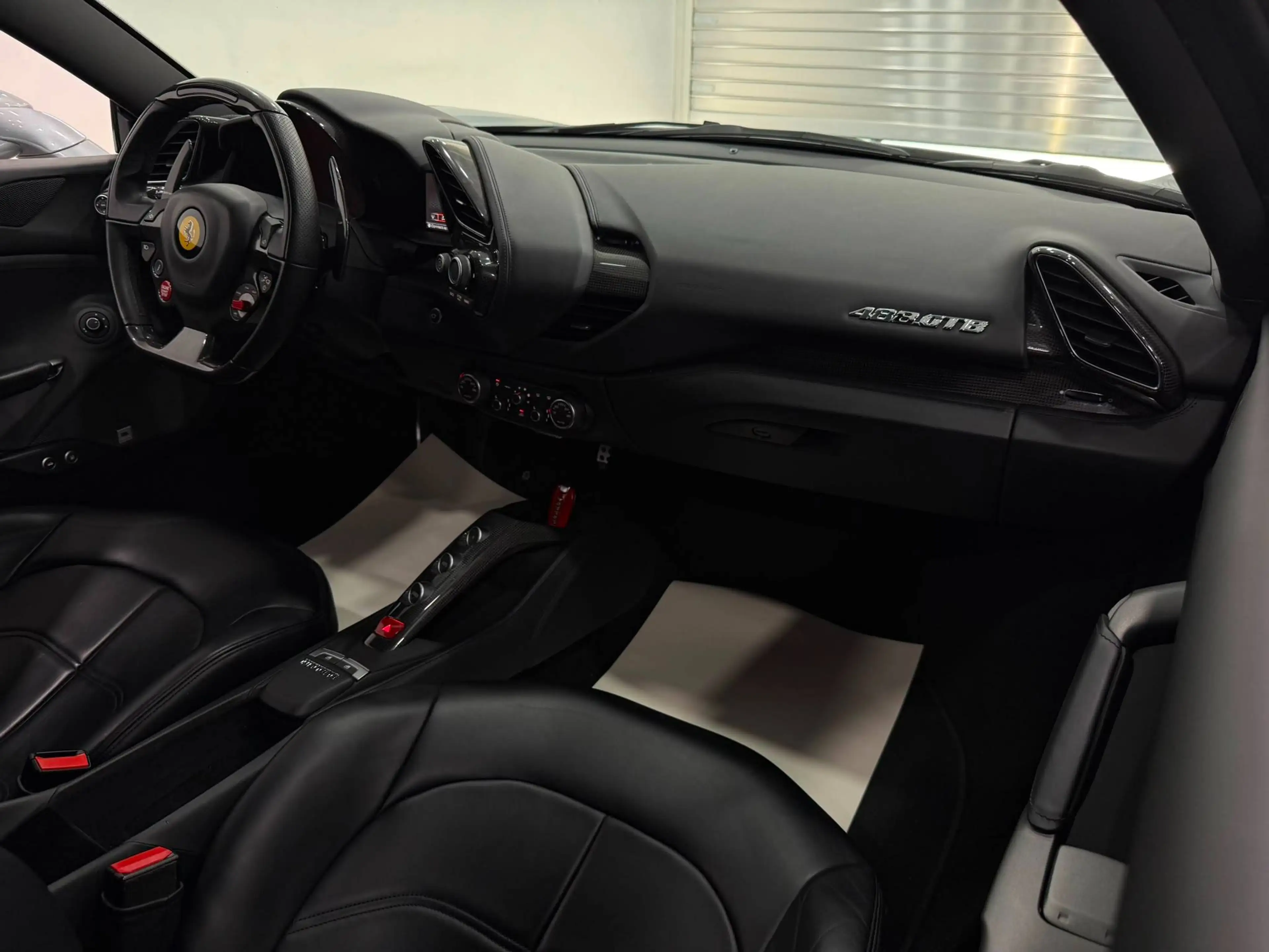 Ferrari 488 GTB 3.9 Turbo V8 F1 1owner Full Ferrari Service Lift Full Options — photo 15