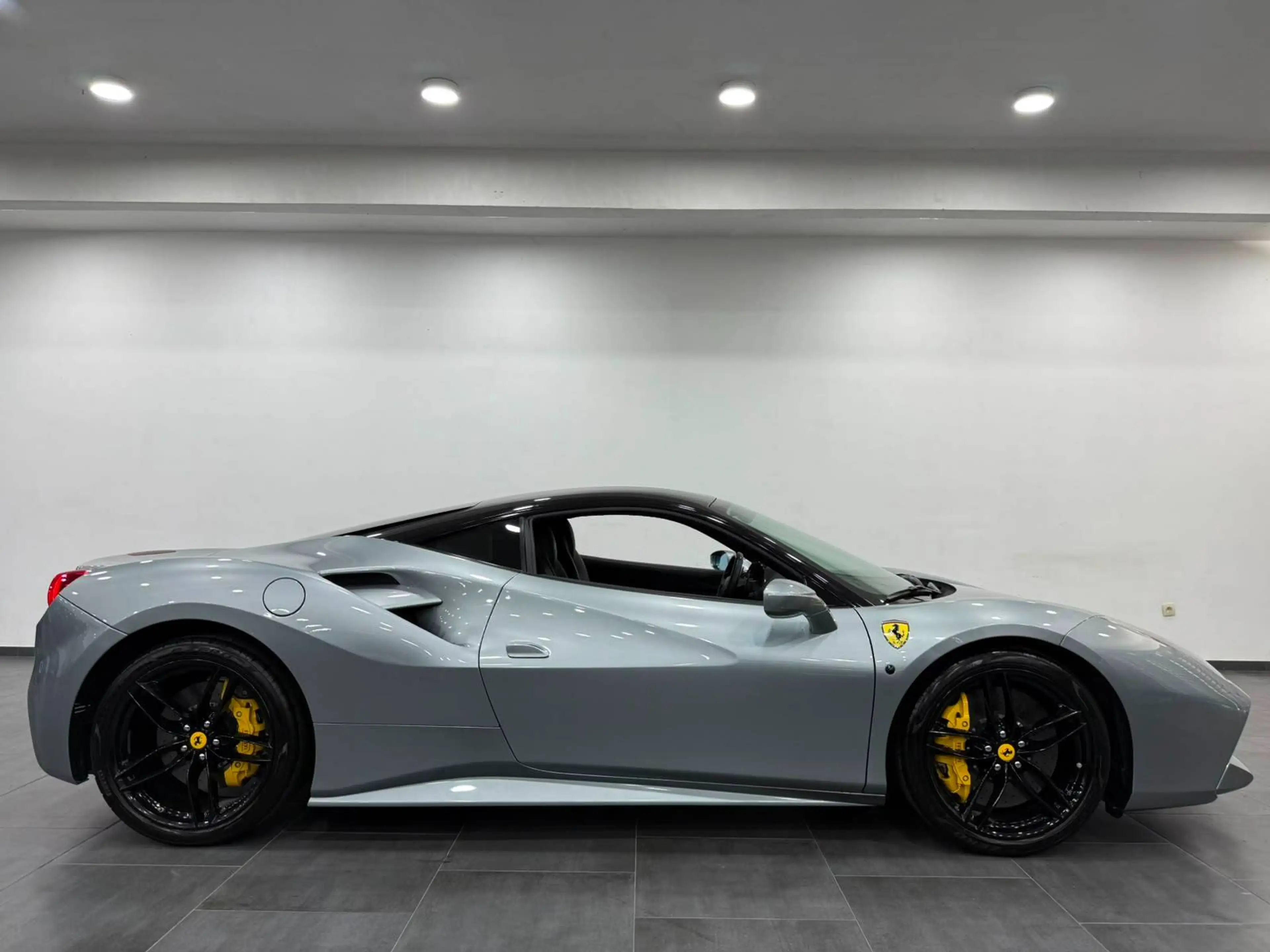 Ferrari 488 GTB 3.9 Turbo V8 F1 1owner Full Ferrari Service Lift Full Options — photo 3