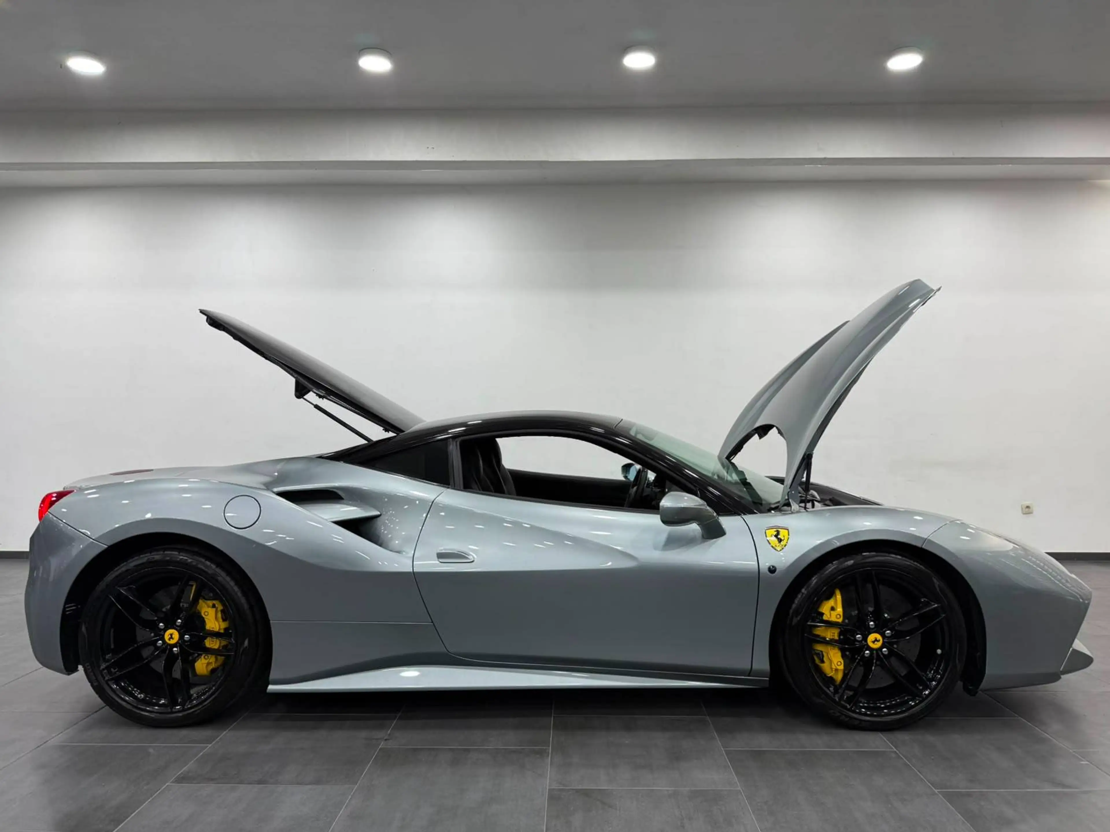 Ferrari 488 GTB 3.9 Turbo V8 F1 1owner Full Ferrari Service Lift Full Options — photo 4