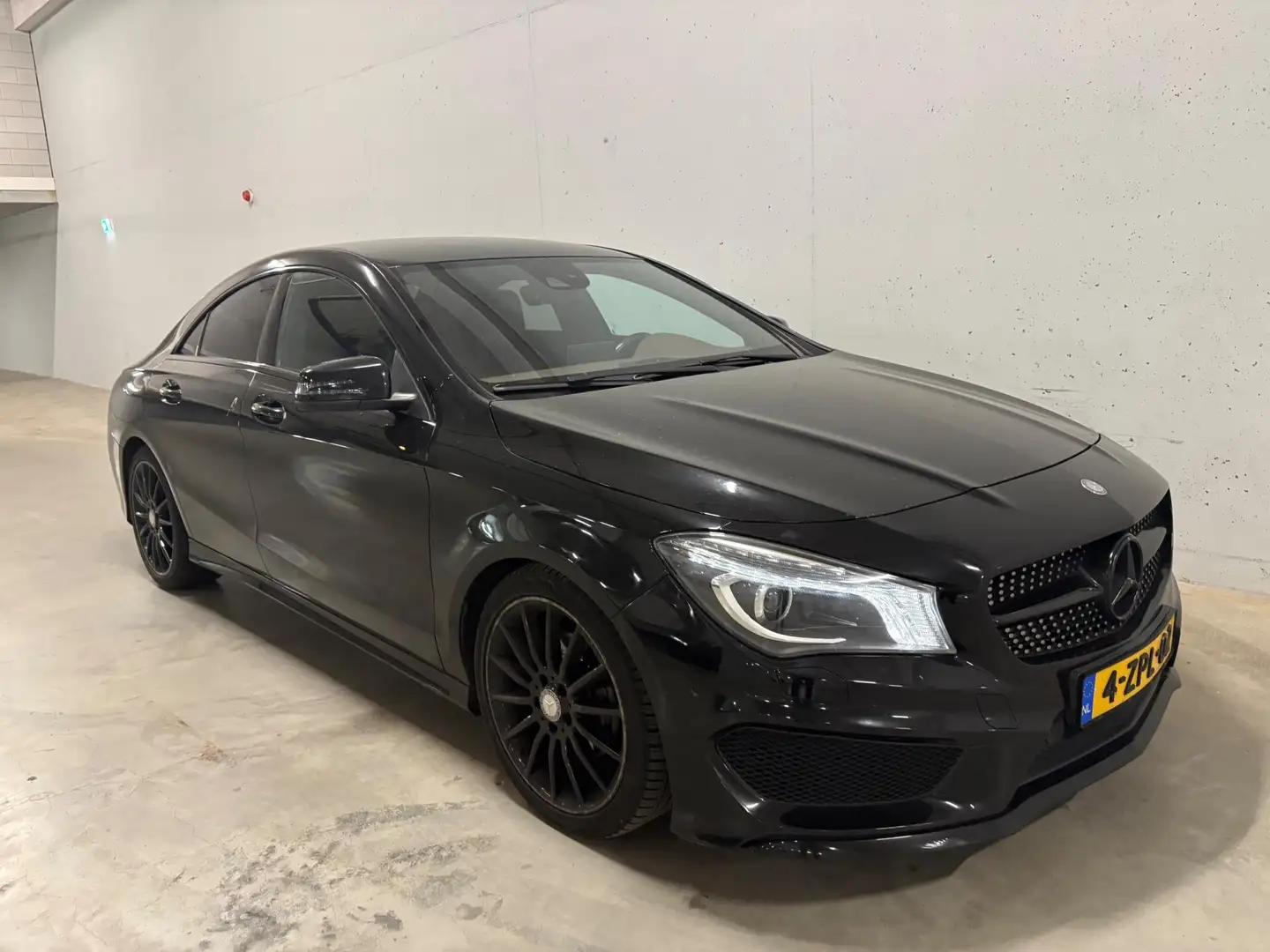 Mercedes-Benz CLA 200 AMG Automaat Navi Leer Airco Zwart - 2