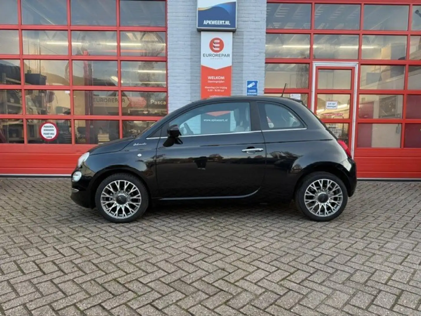 Fiat 500 1.0 HYBRID DOLCEVITA Zwart - 2