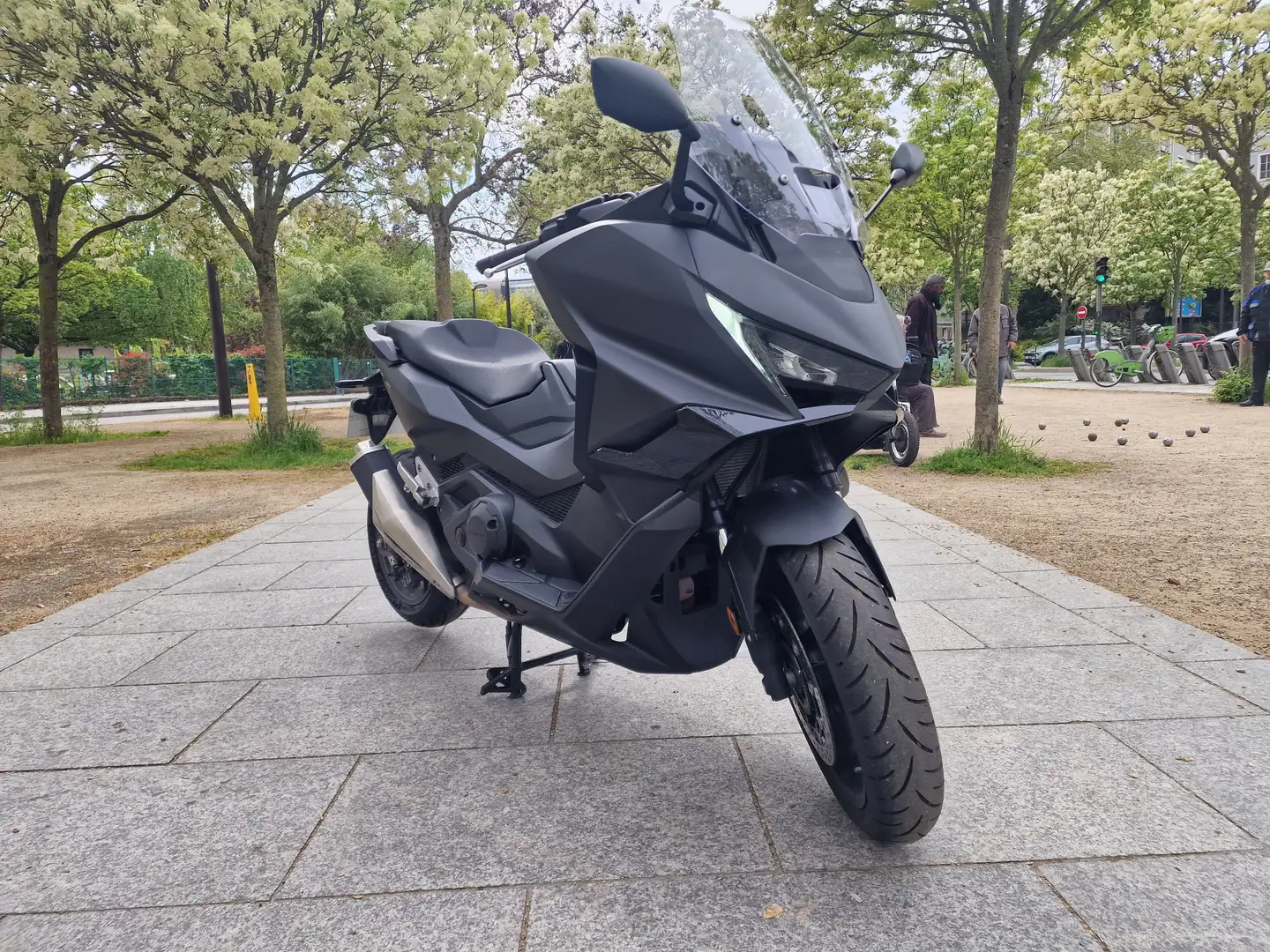 Honda Forza 750 Zwart - 1