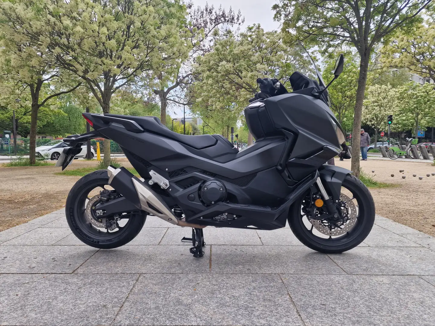 Honda Forza 750 Zwart - 2
