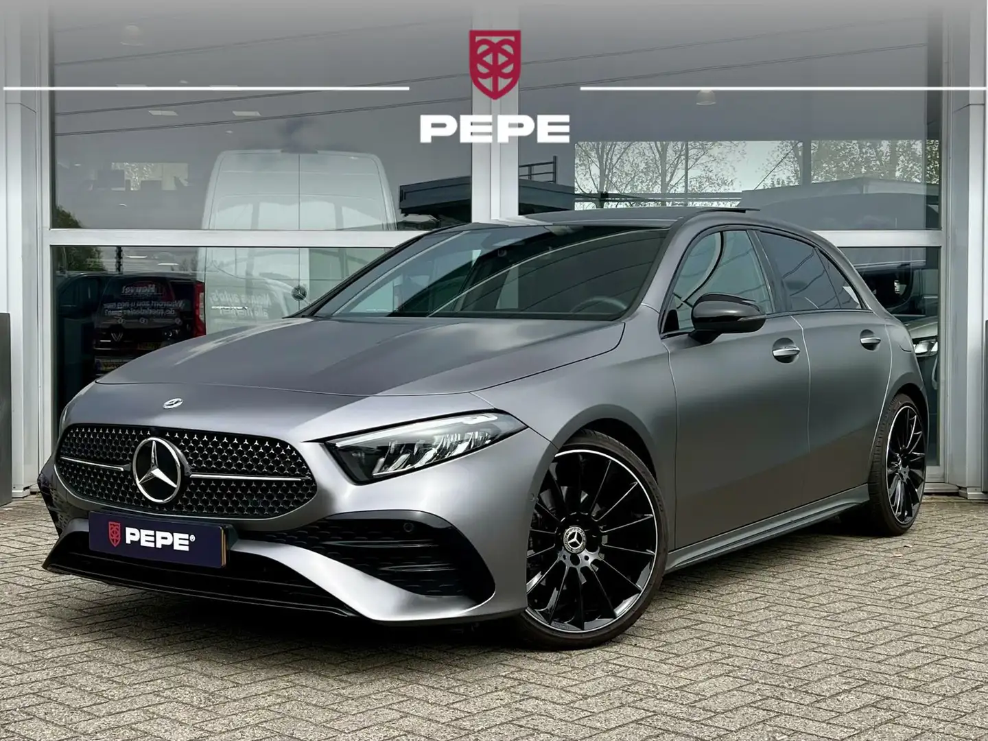 Mercedes-Benz A 180 AMG Line|MATKLEUR|PANO|NIGHT|19"| Gris - 1