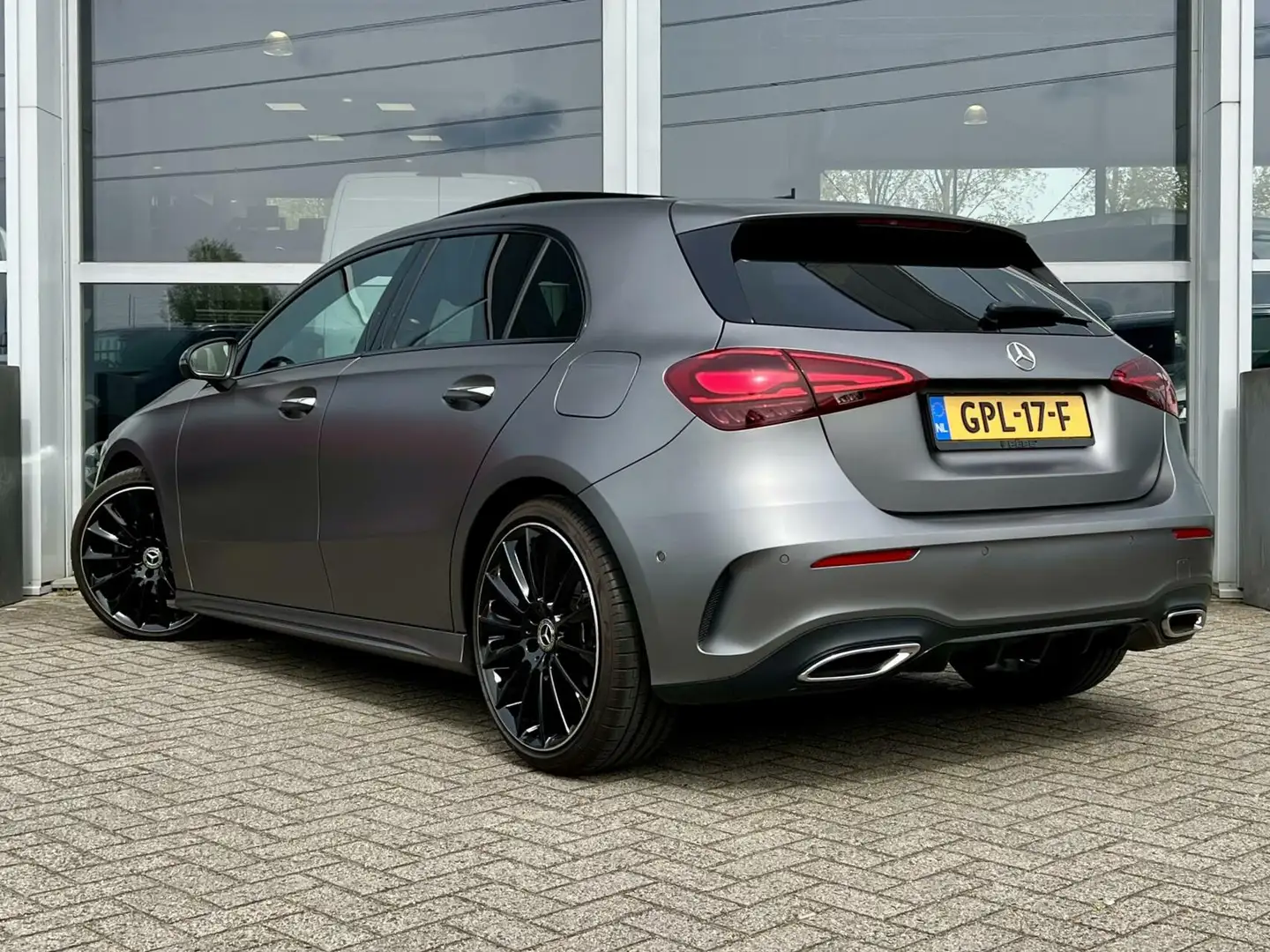 Mercedes-Benz A 180 AMG Line|PANORAMADAK|MAT|NIGHT|19"| Grijs - 2