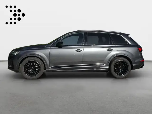 Audi Q7 view 3