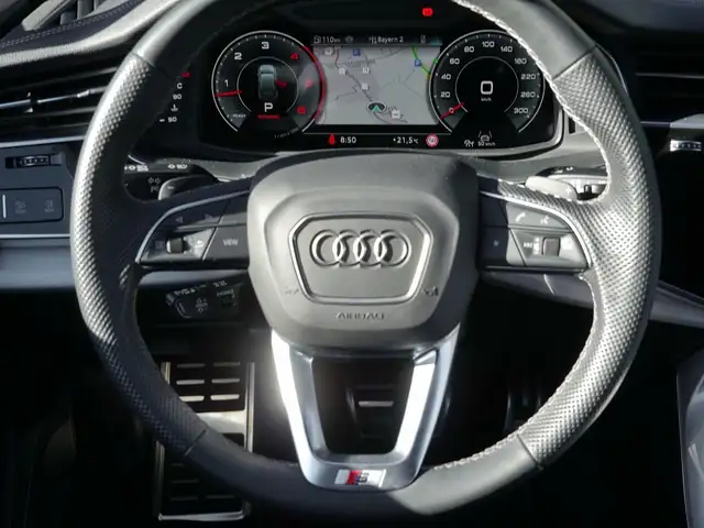 Audi Q7 view 9