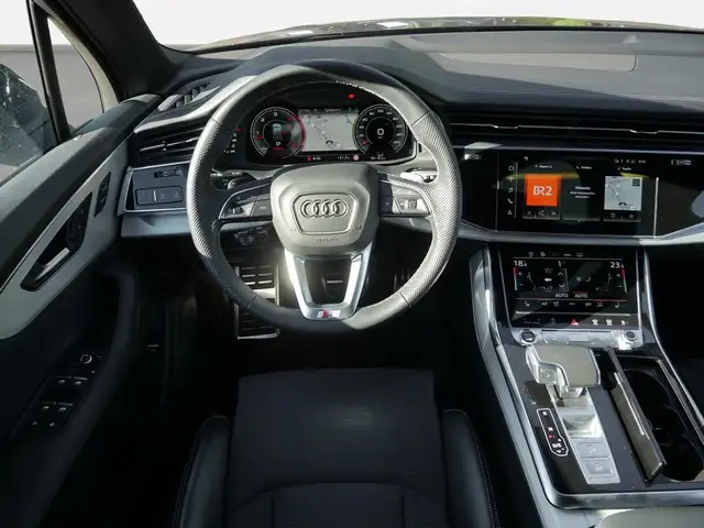 Audi Q7 view 8