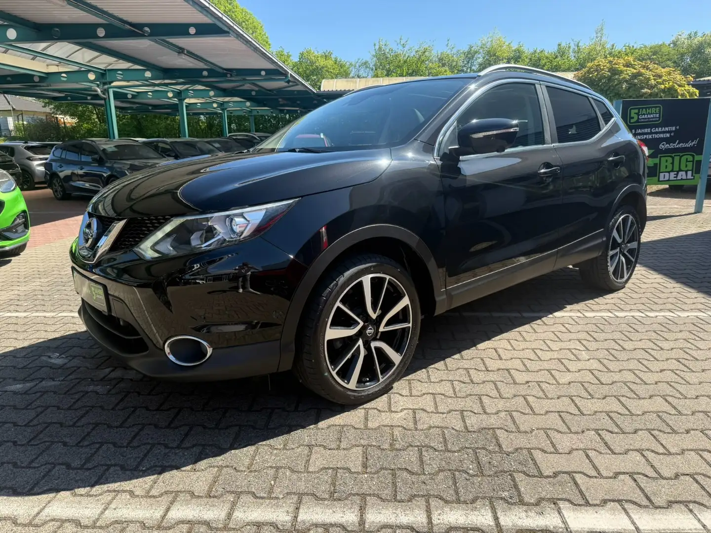 Nissan Qashqai 1.2 DIG-T Tekna *elek. Sitze*Pano*360°* Schwarz - 2
