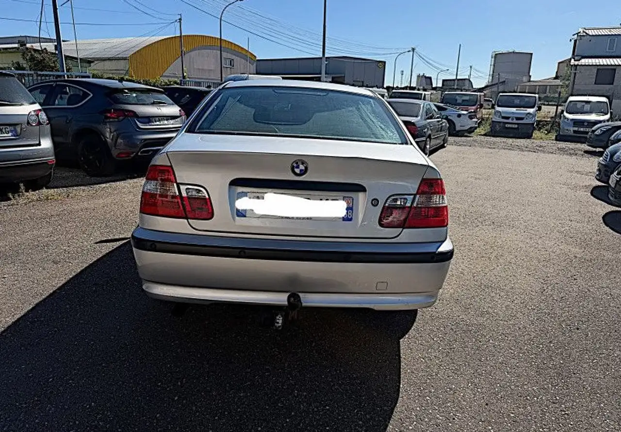 BMW 318 SERIE (E46) 318I 143CH, foto 6