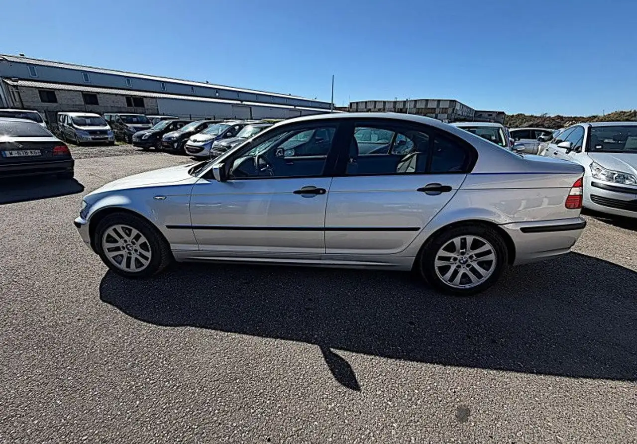 BMW 318 SERIE (E46) 318I 143CH, foto 8