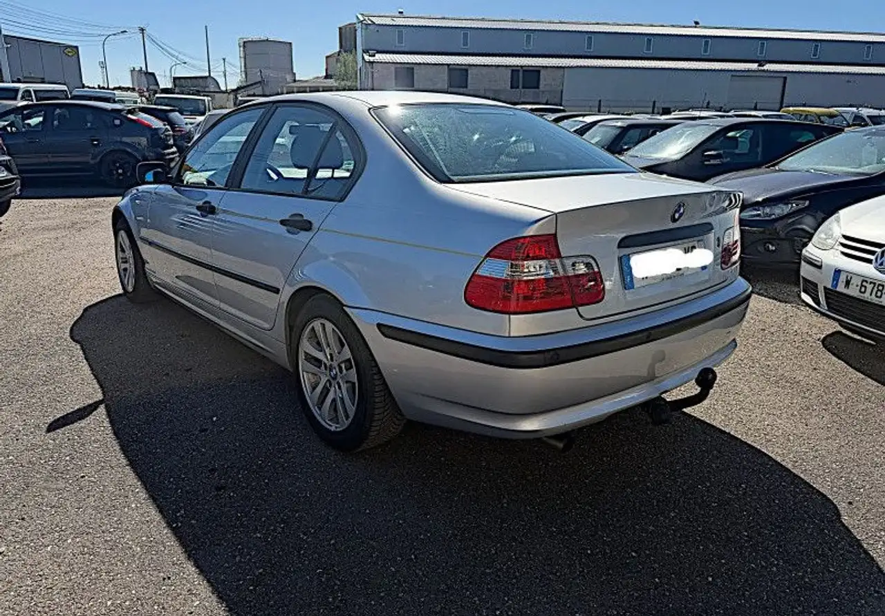 BMW 318 SERIE (E46) 318I 143CH, foto 7