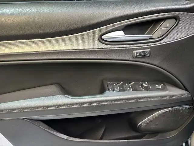 Alfa Romeo Stelvio view 10