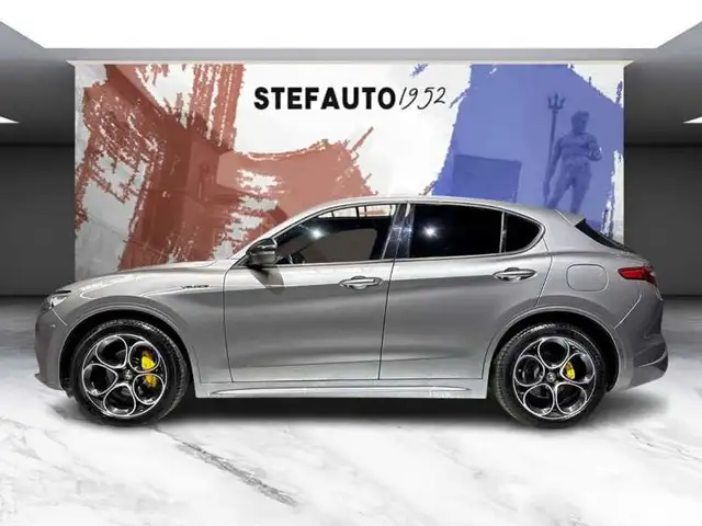 Alfa Romeo Stelvio view 4