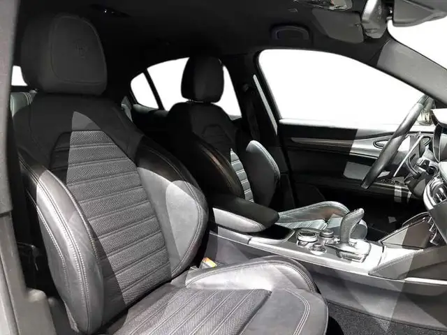 Alfa Romeo Stelvio view 16