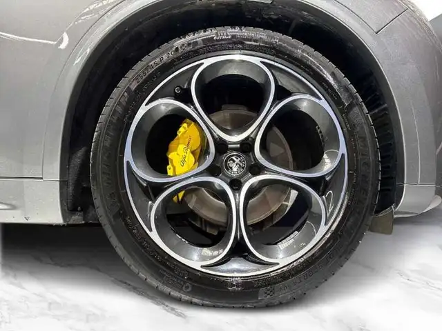 Alfa Romeo Stelvio view 8