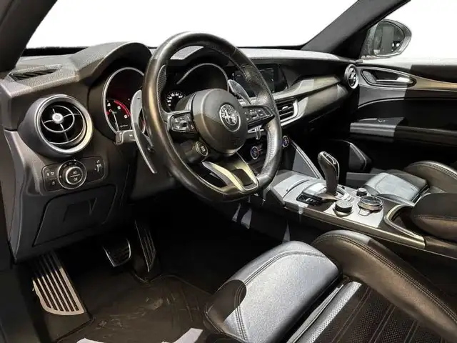 Alfa Romeo Stelvio view 11