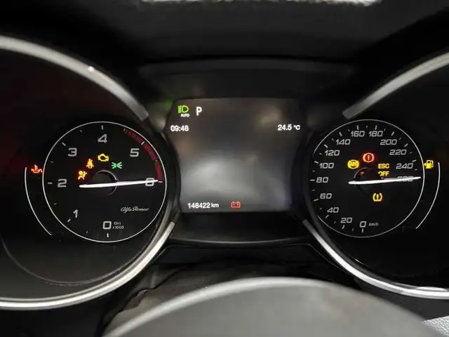 Alfa Romeo Stelvio view 12
