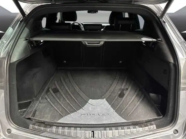 Alfa Romeo Stelvio view 7