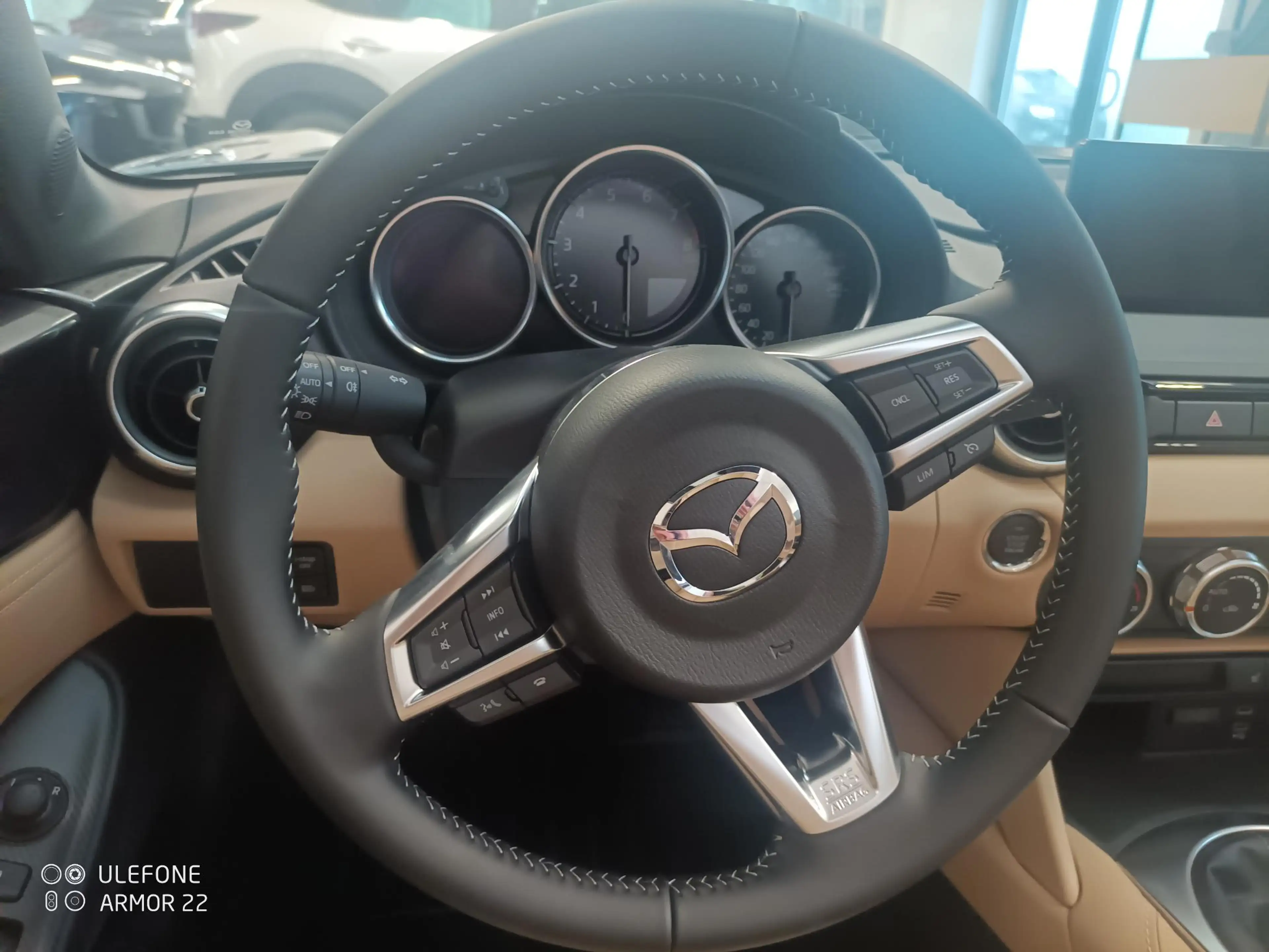 Mazda MX-5 1.5 Skyactiv-G 132hp Kazari Roadster — photo 13