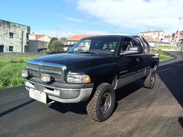 2500 4x4 V8 Magnum