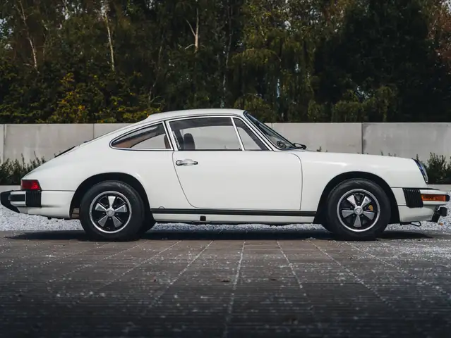 Porsche 912 view 4