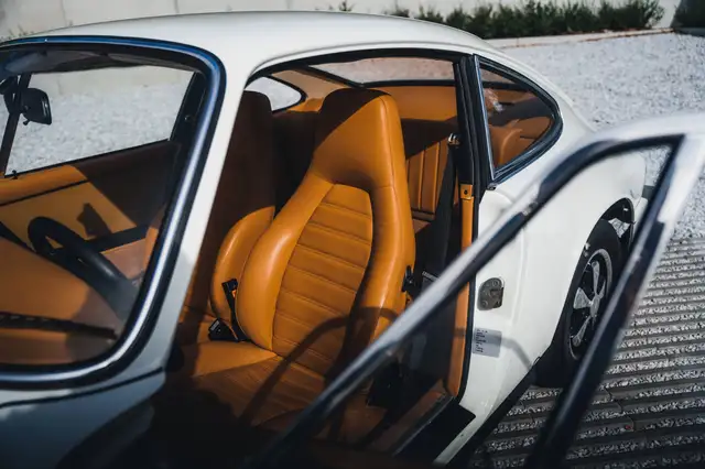 Porsche 912 view 11