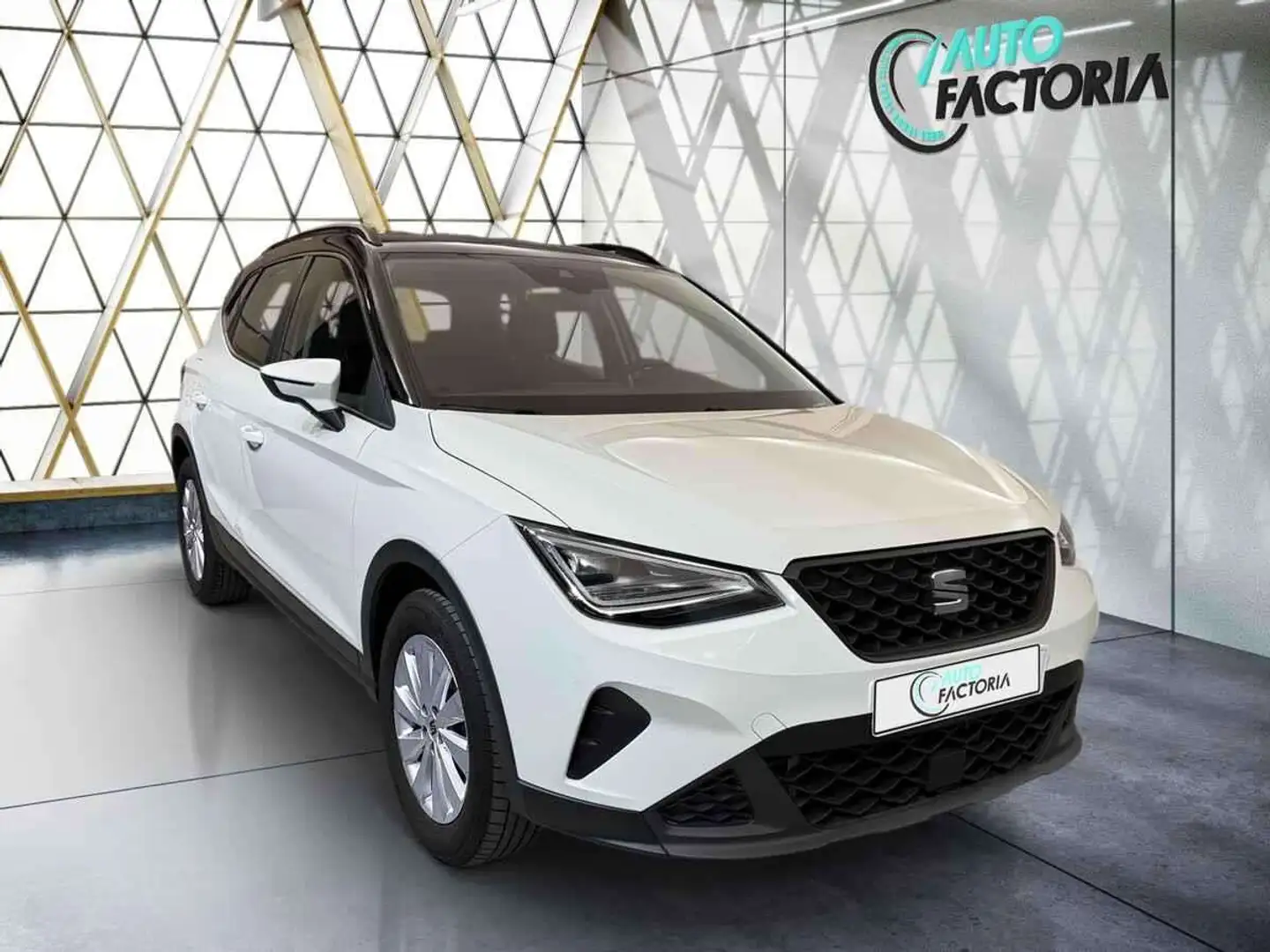 SEAT Arona -31% 1.0 TSI 110cv +GPS+RADAR+FULL LED+Options Beige - 2