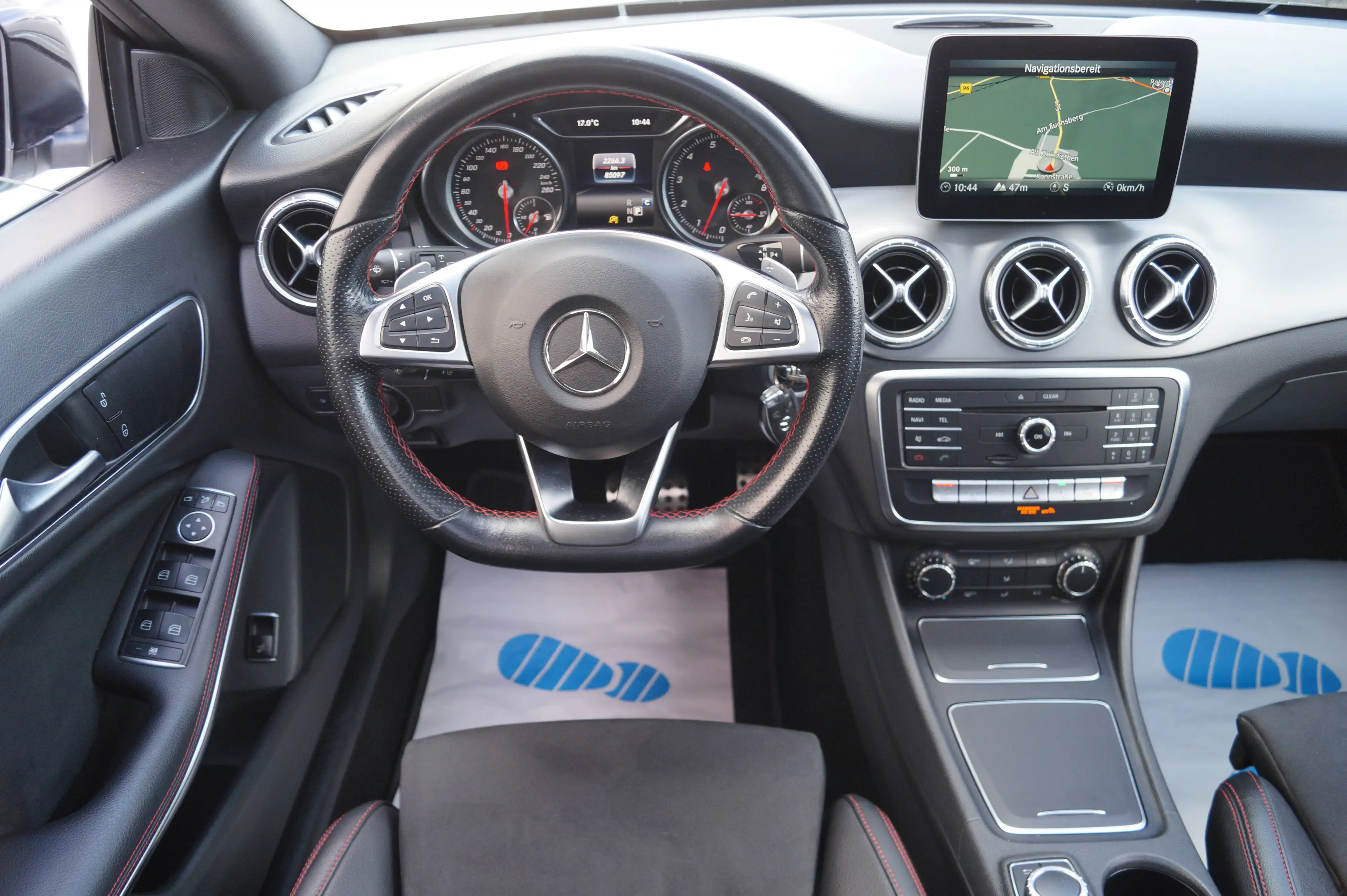 Mercedes-Benz CLA 220 CLA 220 4Matic Shooting Brake AMG Pano Standh — photo 12
