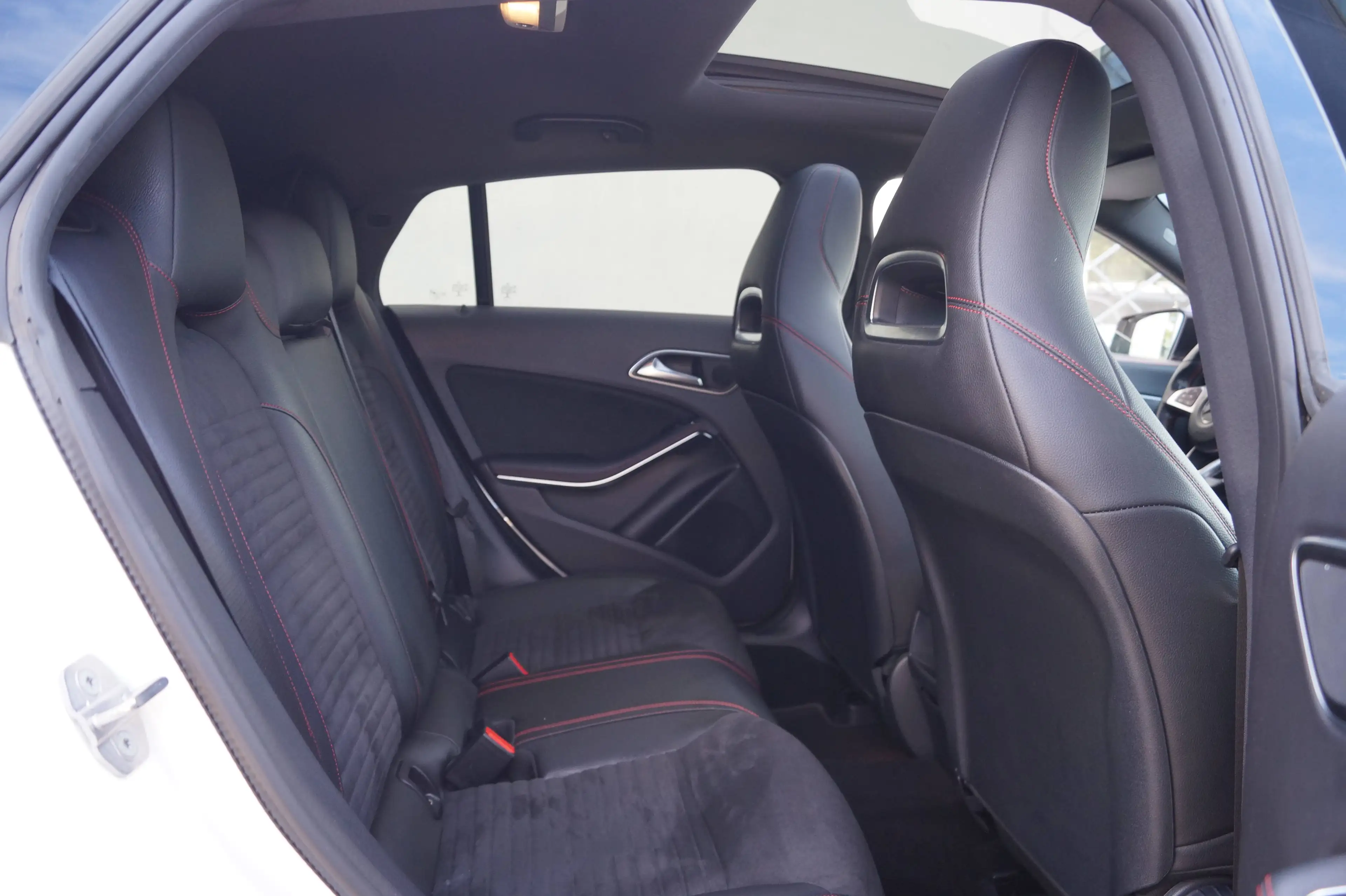 Mercedes-Benz CLA 220 CLA 220 4Matic Shooting Brake AMG Pano Standh — photo 18