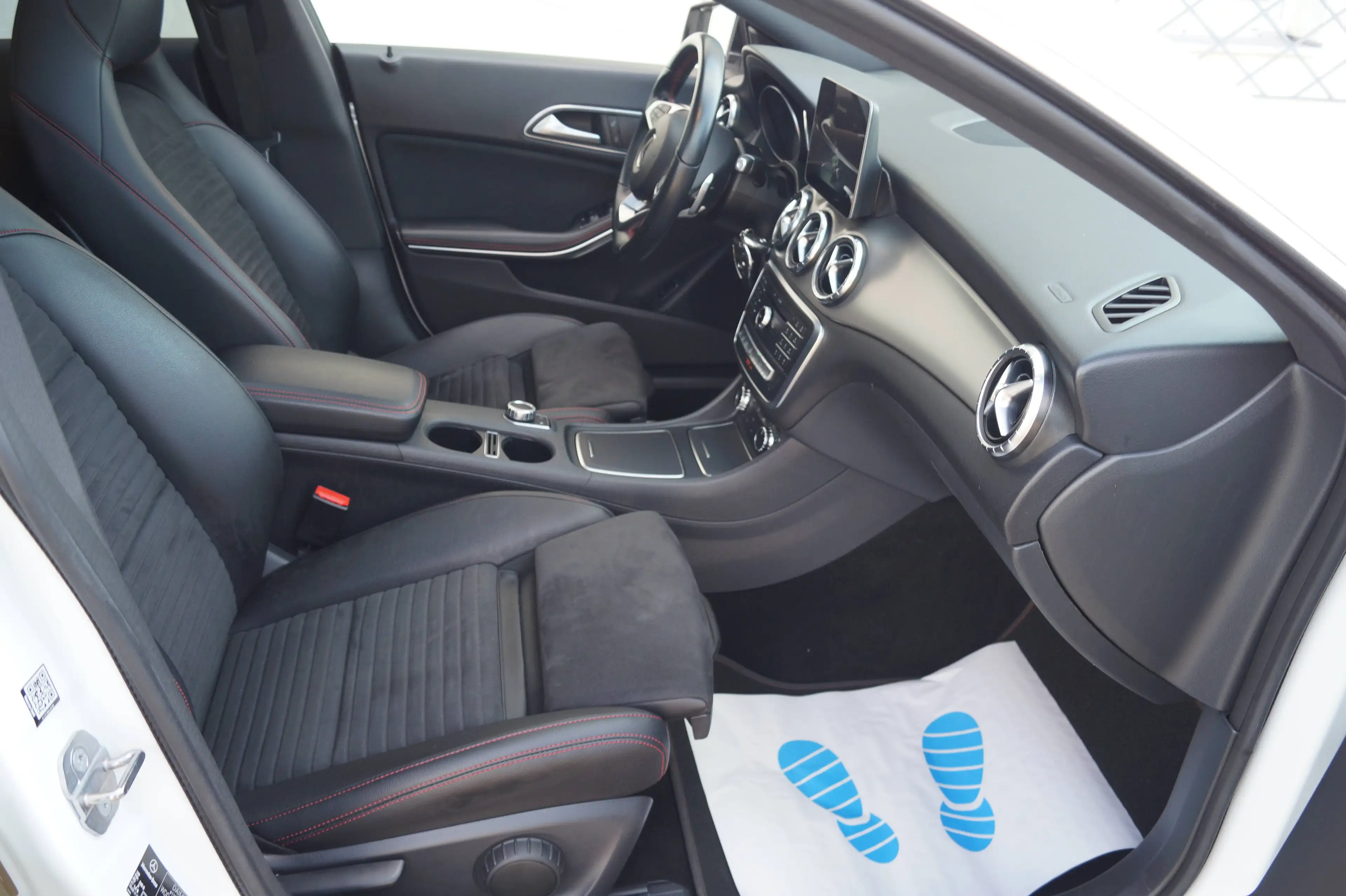 Mercedes-Benz CLA 220 CLA 220 4Matic Shooting Brake AMG Pano Standh — photo 17