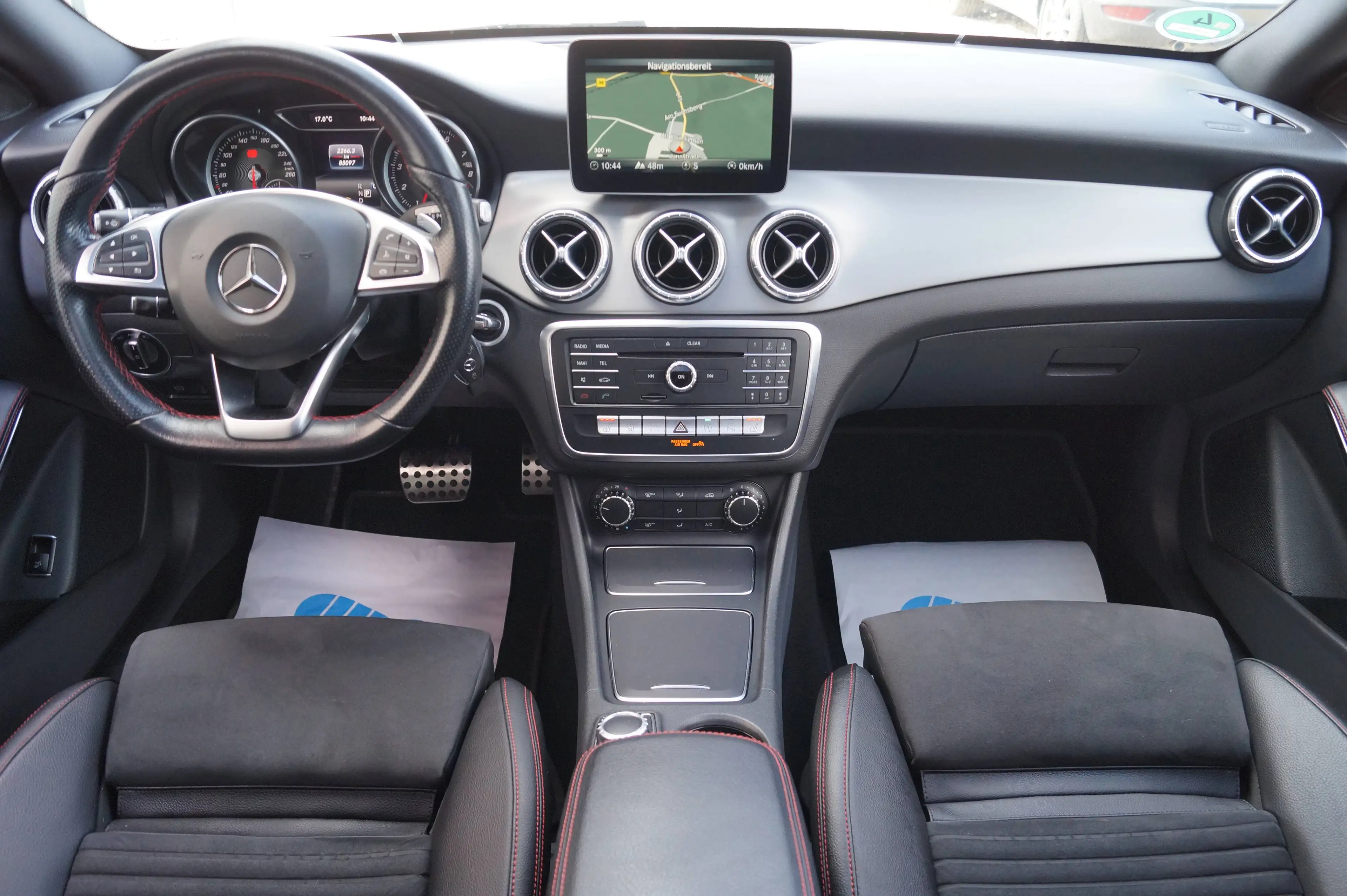 Mercedes-Benz CLA 220 CLA 220 4Matic Shooting Brake AMG Pano Standh — photo 11