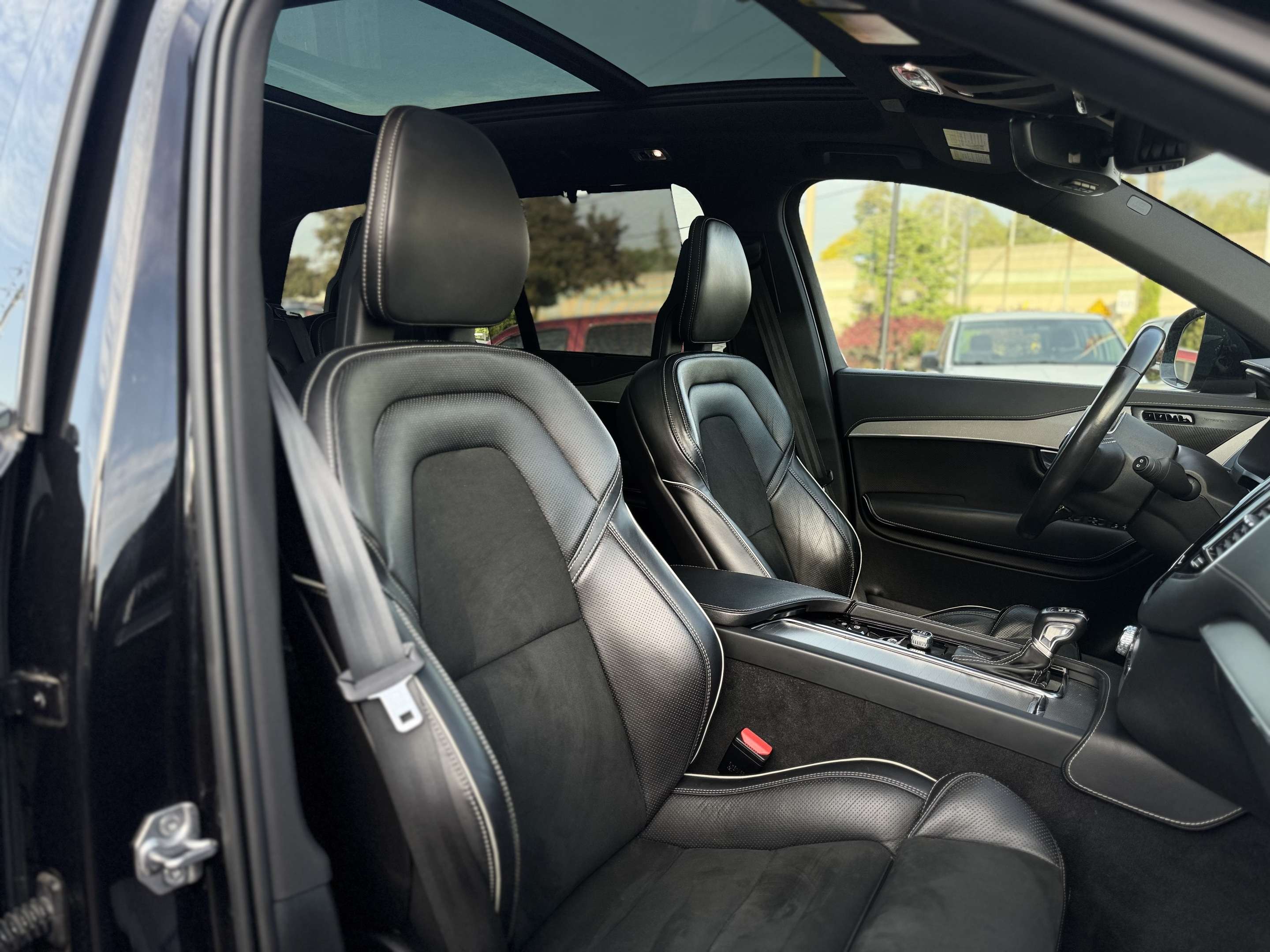 2021 Volvo XC90 T6 AWD R-Design 7-Seater thumb 15