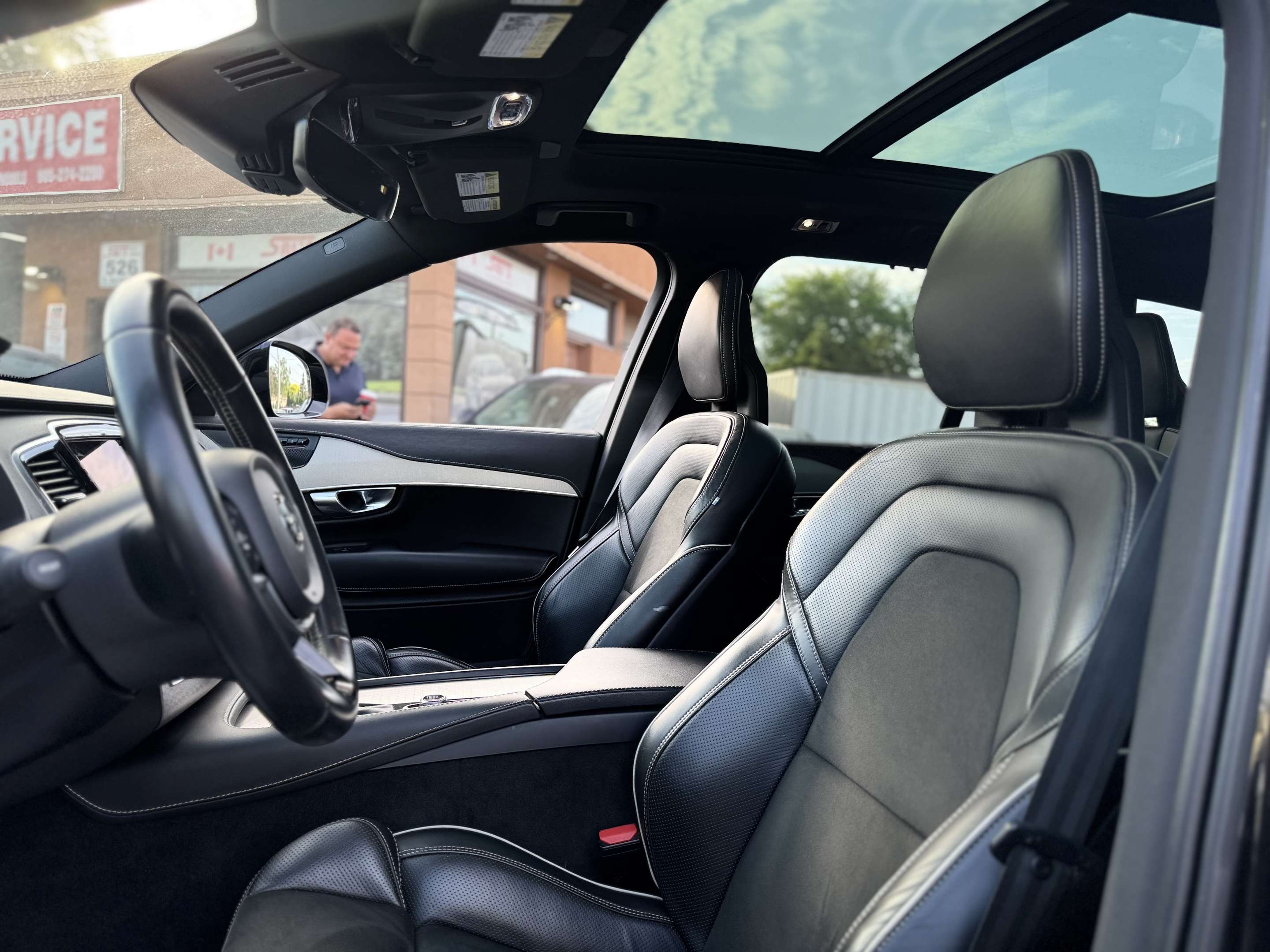 2021 Volvo XC90 T6 AWD R-Design 7-Seater thumb 10