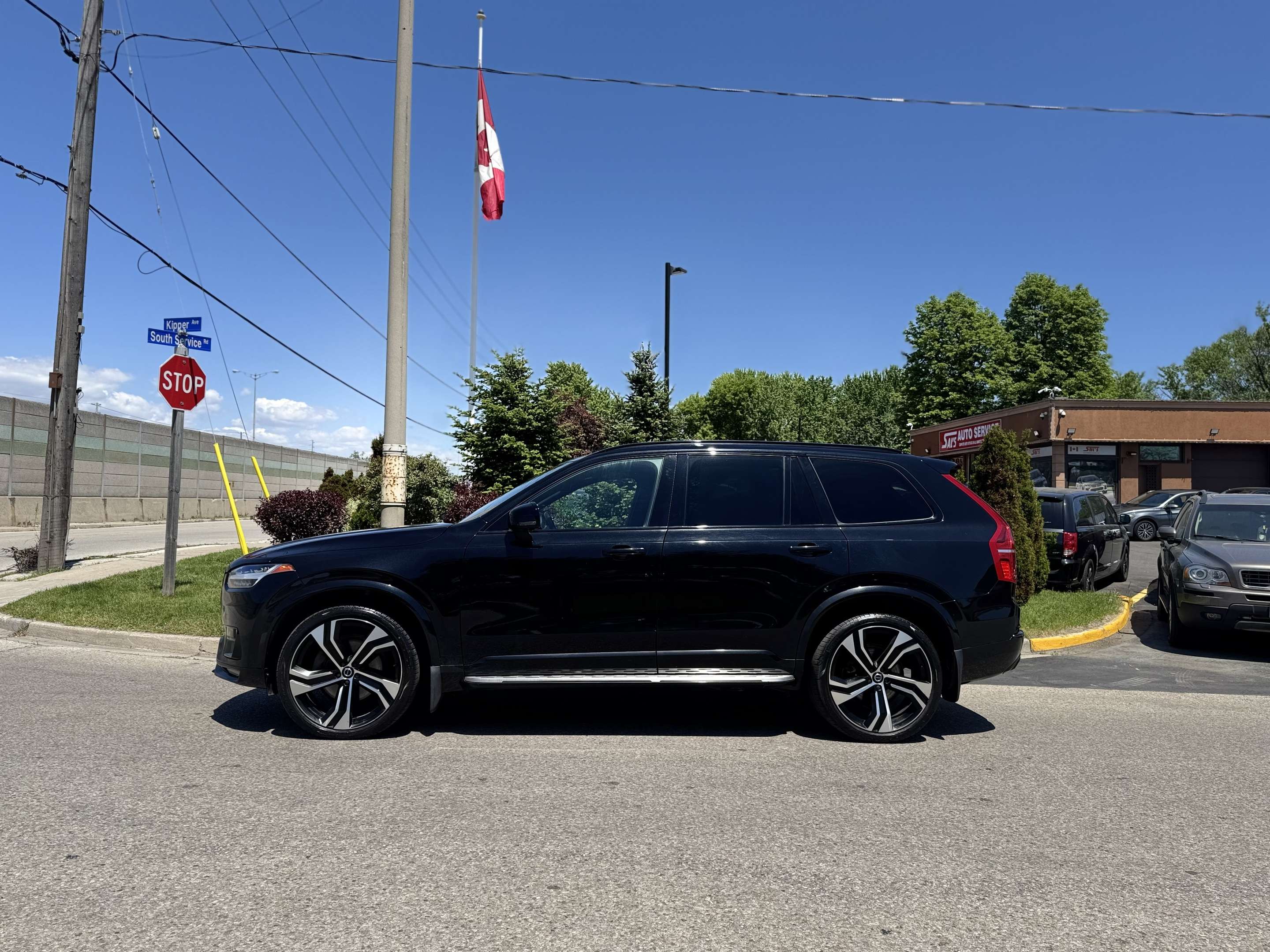 2021 Volvo XC90 T6 AWD R-Design 7-Seater alt 3