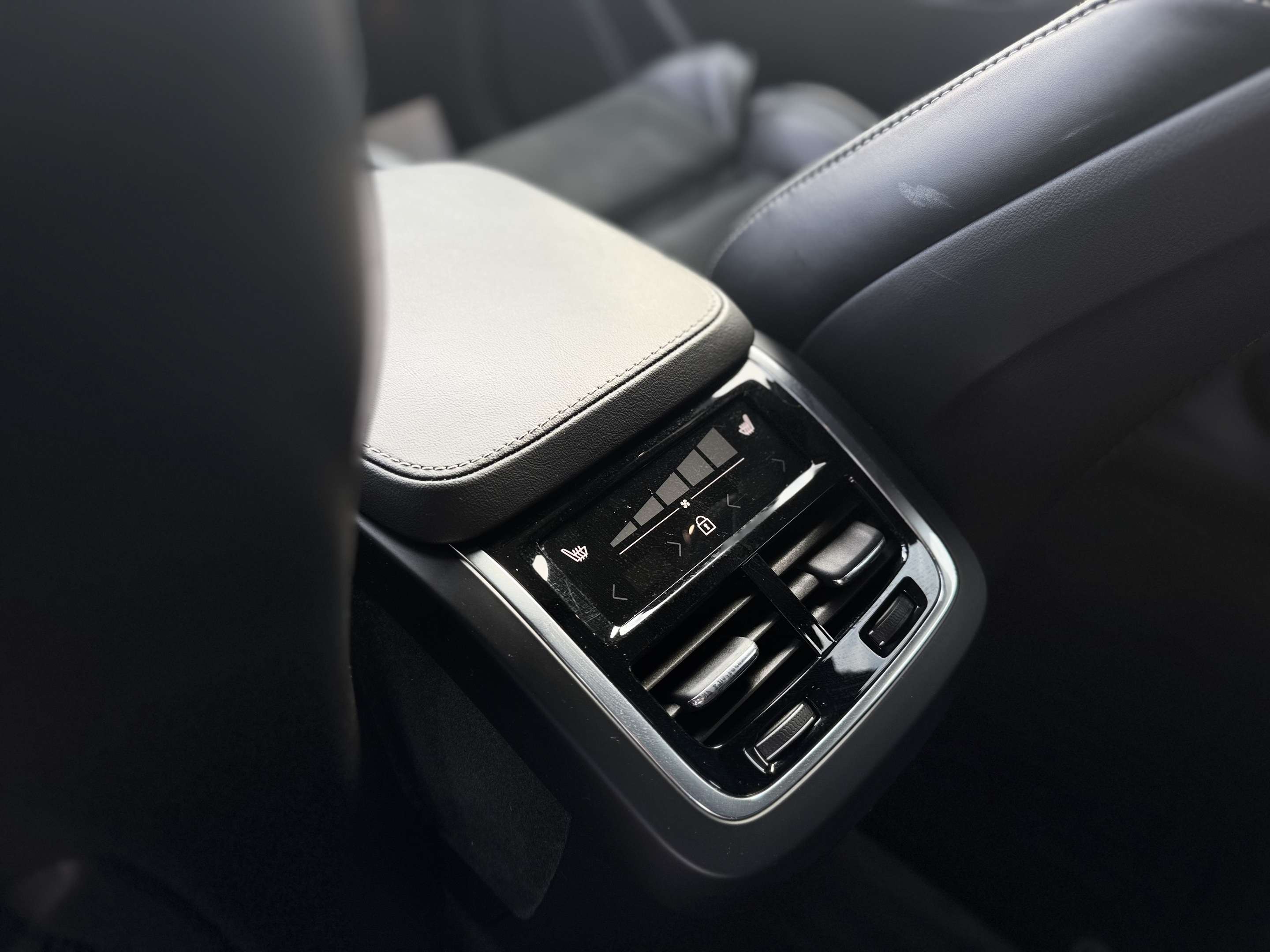 2021 Volvo XC90 T6 AWD R-Design 7-Seater thumb 25