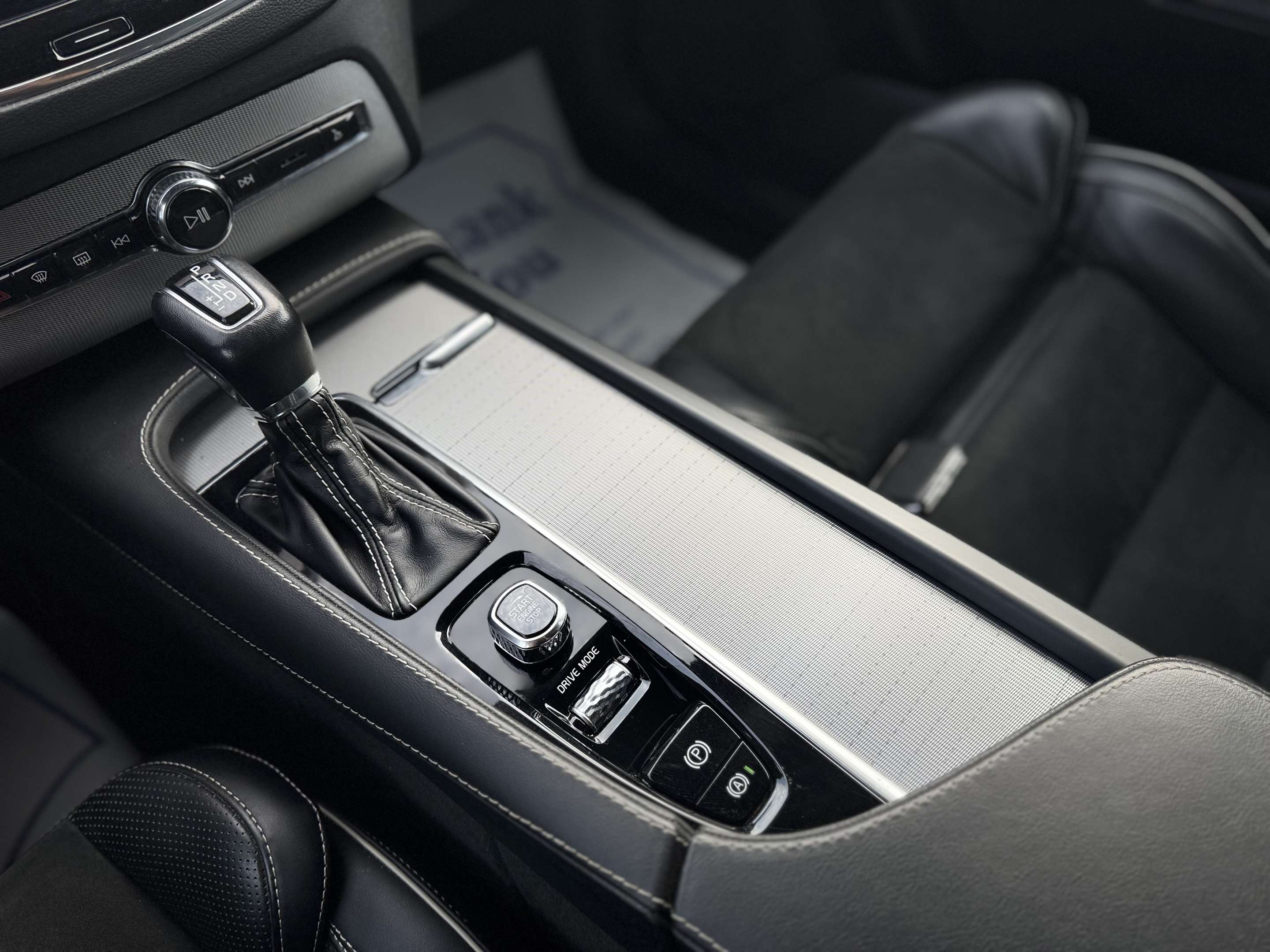 2021 Volvo XC90 T6 AWD R-Design 7-Seater thumb 27
