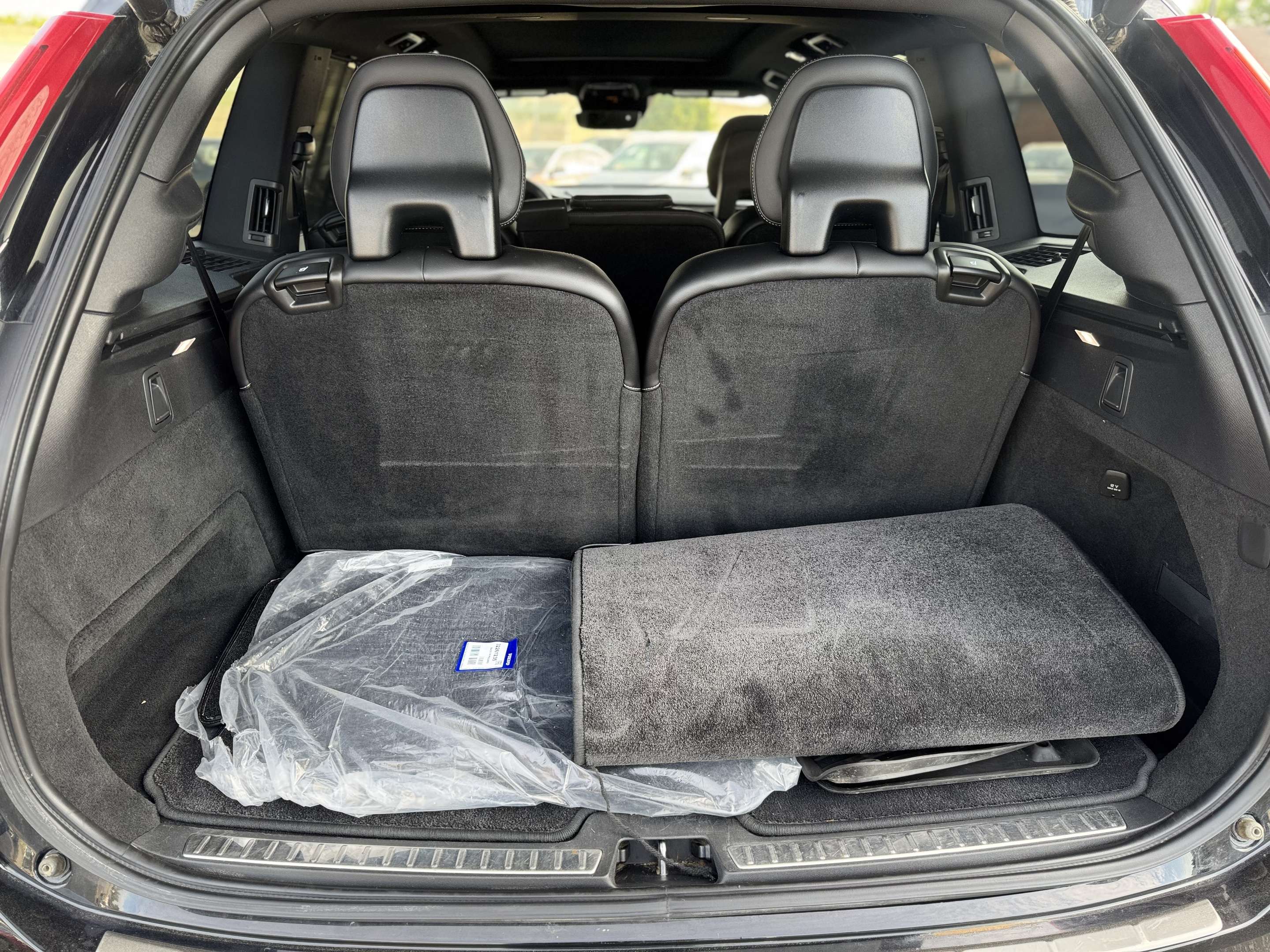 2021 Volvo XC90 T6 AWD R-Design 7-Seater thumb 11