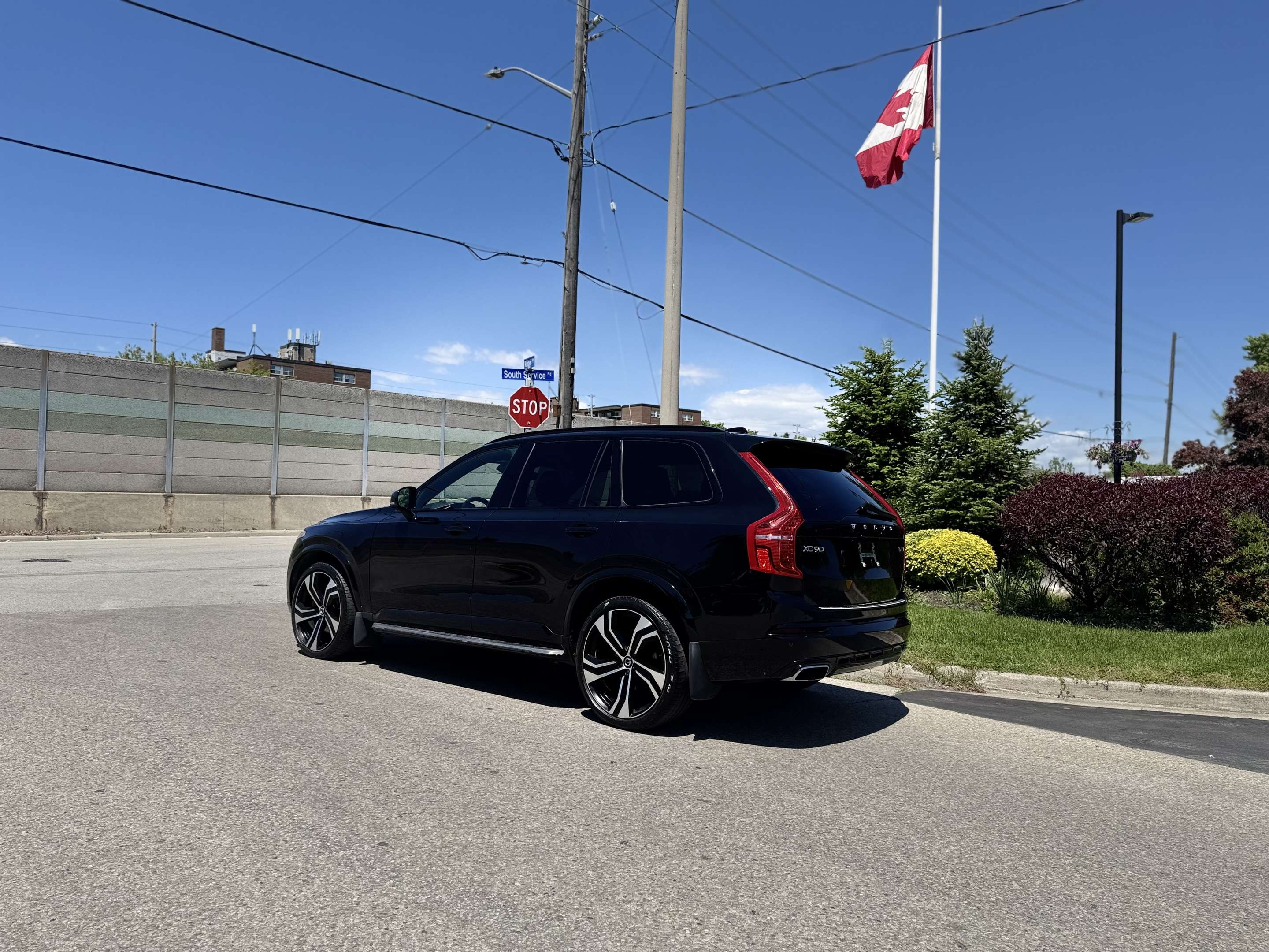 2021 Volvo XC90 T6 AWD R-Design 7-Seater alt 4