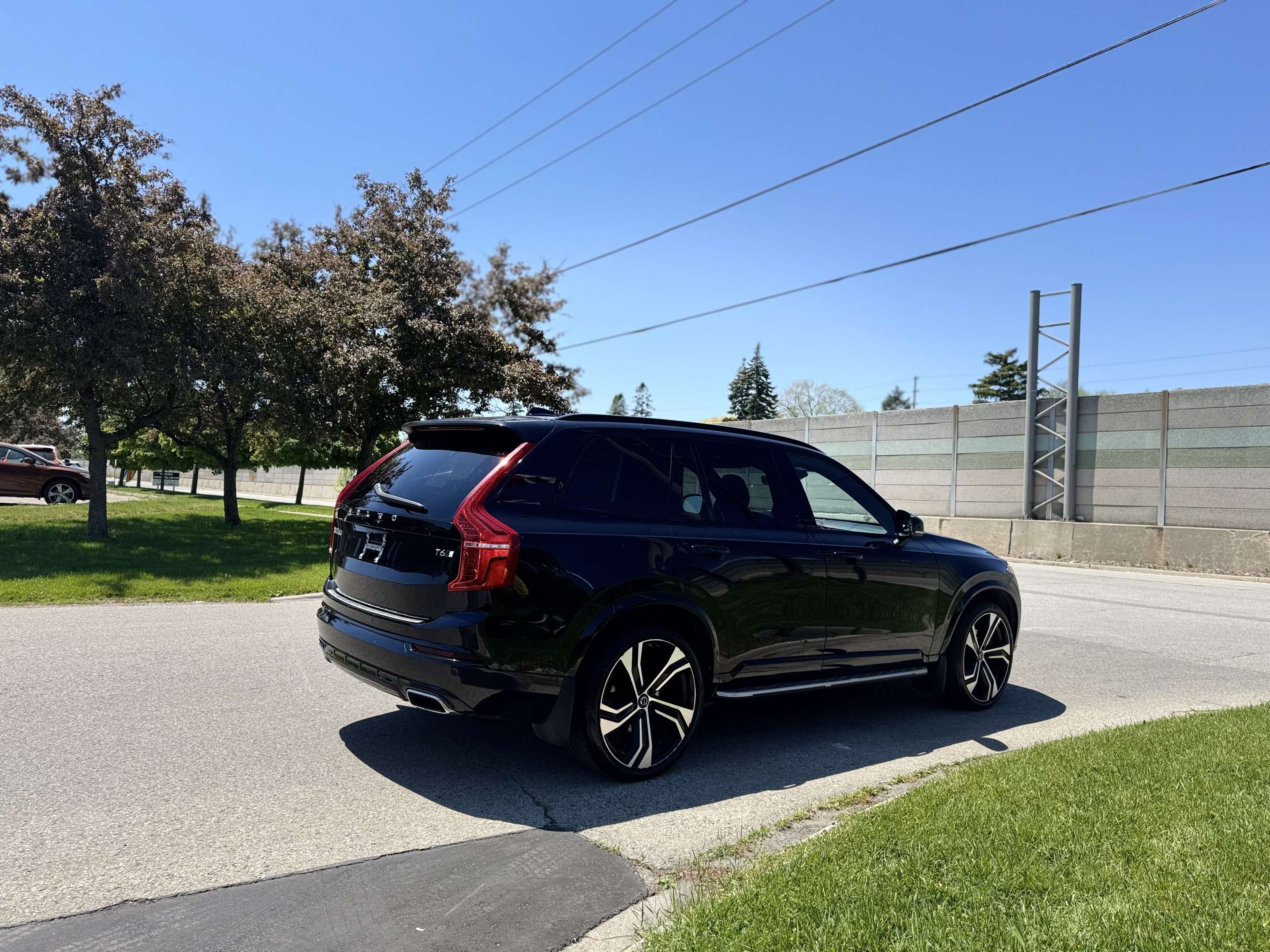 2021 Volvo XC90 T6 AWD R-Design 7-Seater thumb 6