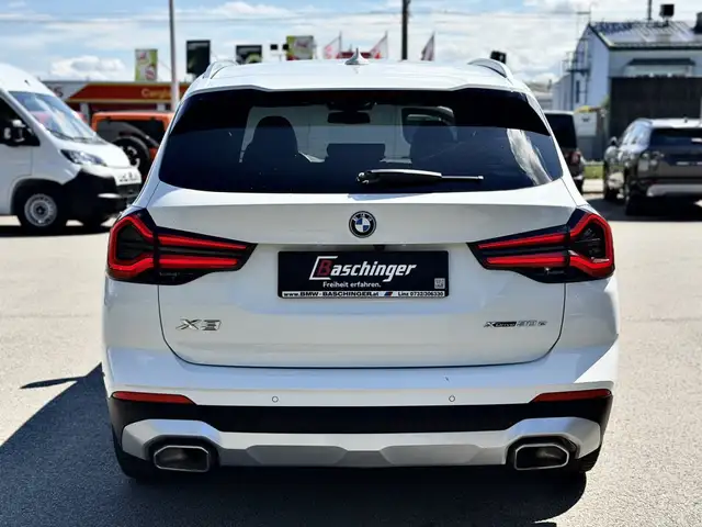 BMW X3 view 8