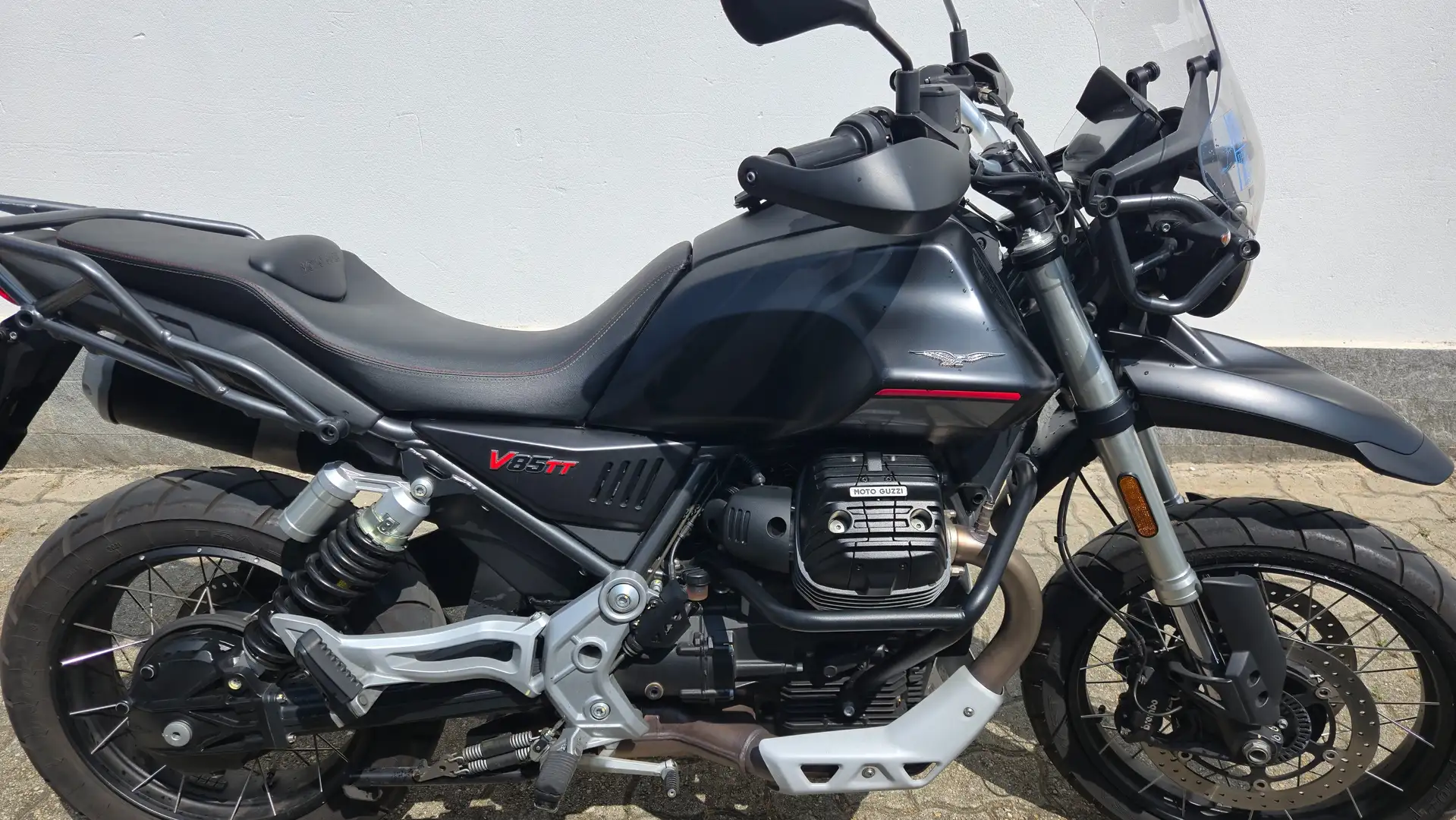Moto Guzzi V 85 TT EURO 5 ABS Black - 1