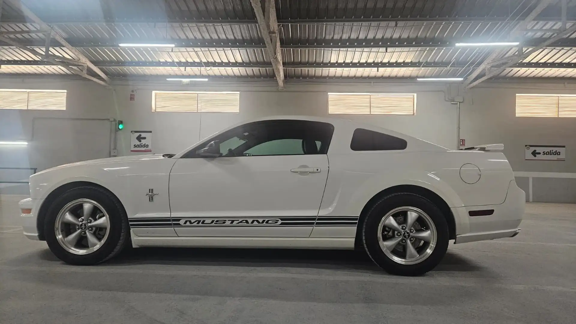 Ford Mustang V8 GT Premium Blanc - 2