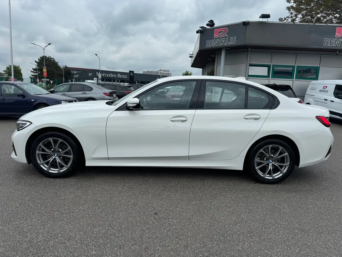 BMW 318 d Sport Lim. Aut. / Sportsitze *ABVERKAUF* Bianco - 2