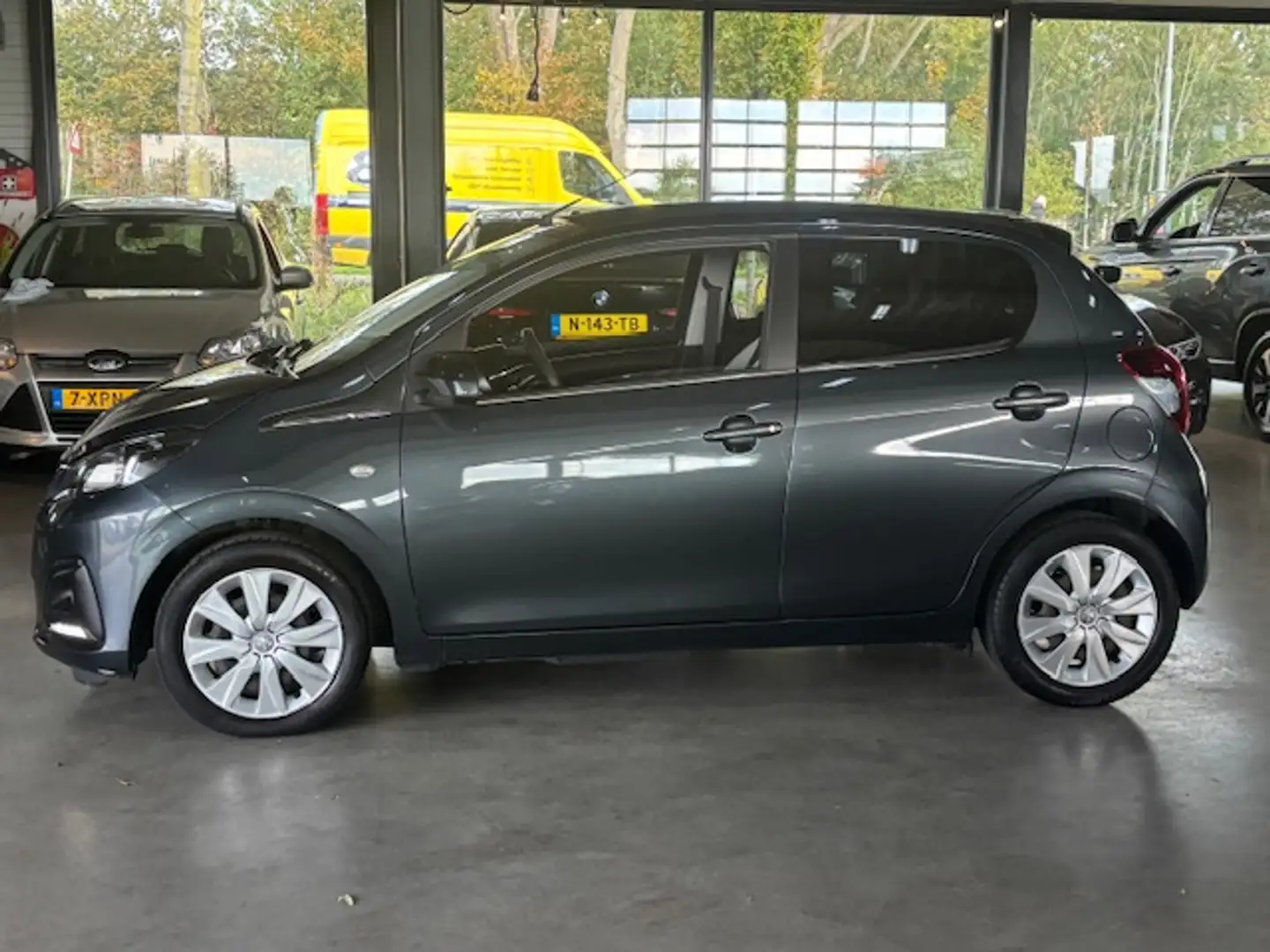 Peugeot 108 1.0 e-VTi 68pk 5D TOP! Active Grijs - 2