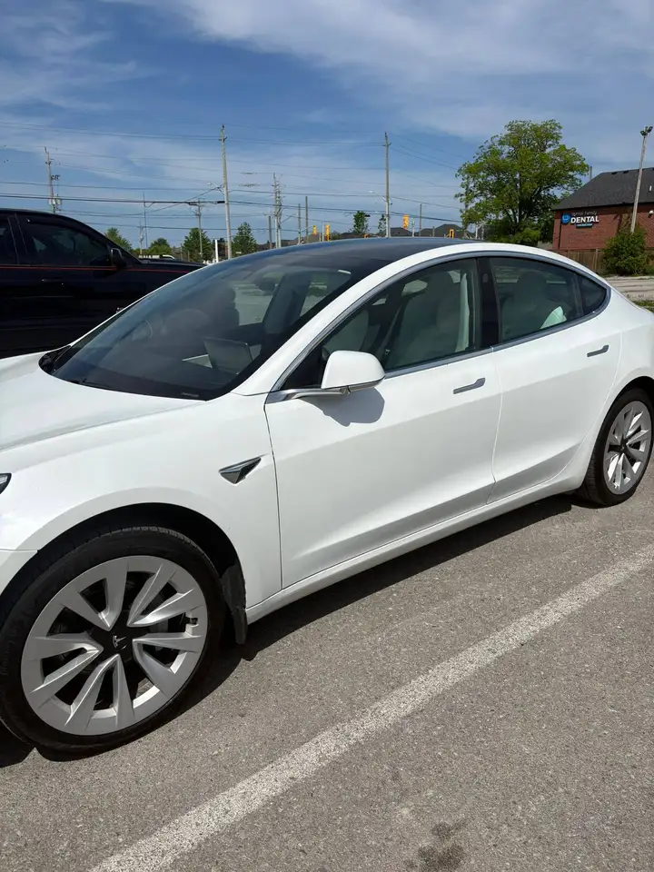 Tesla Model 3 fotografie Tesla Model 3