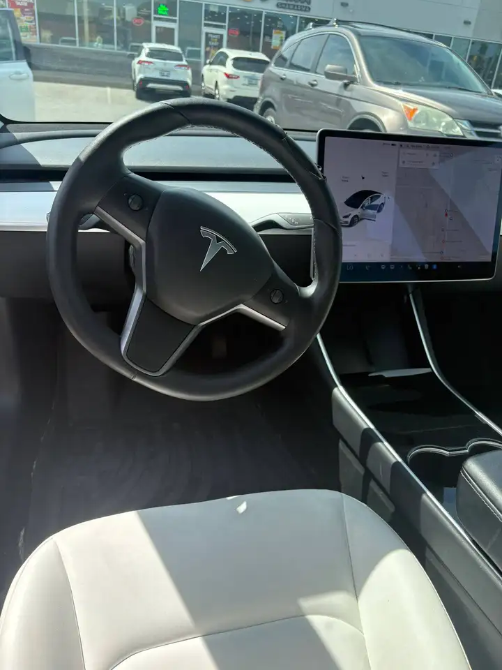 Tesla Model 3 fotografie Tesla Model 3