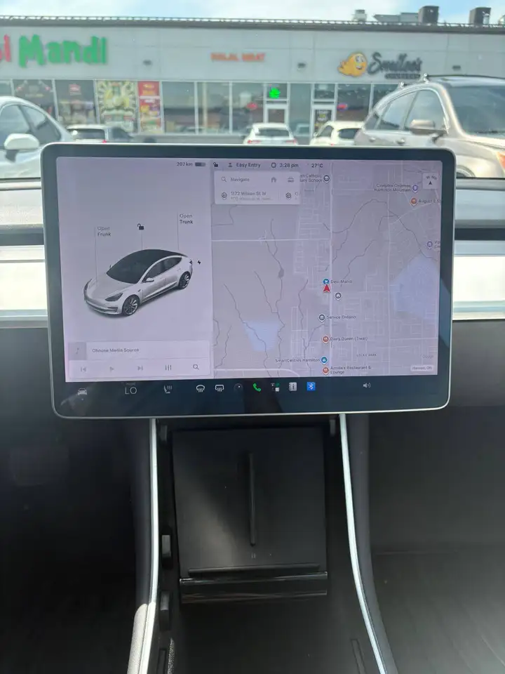 Tesla Model 3 fotografie Tesla Model 3