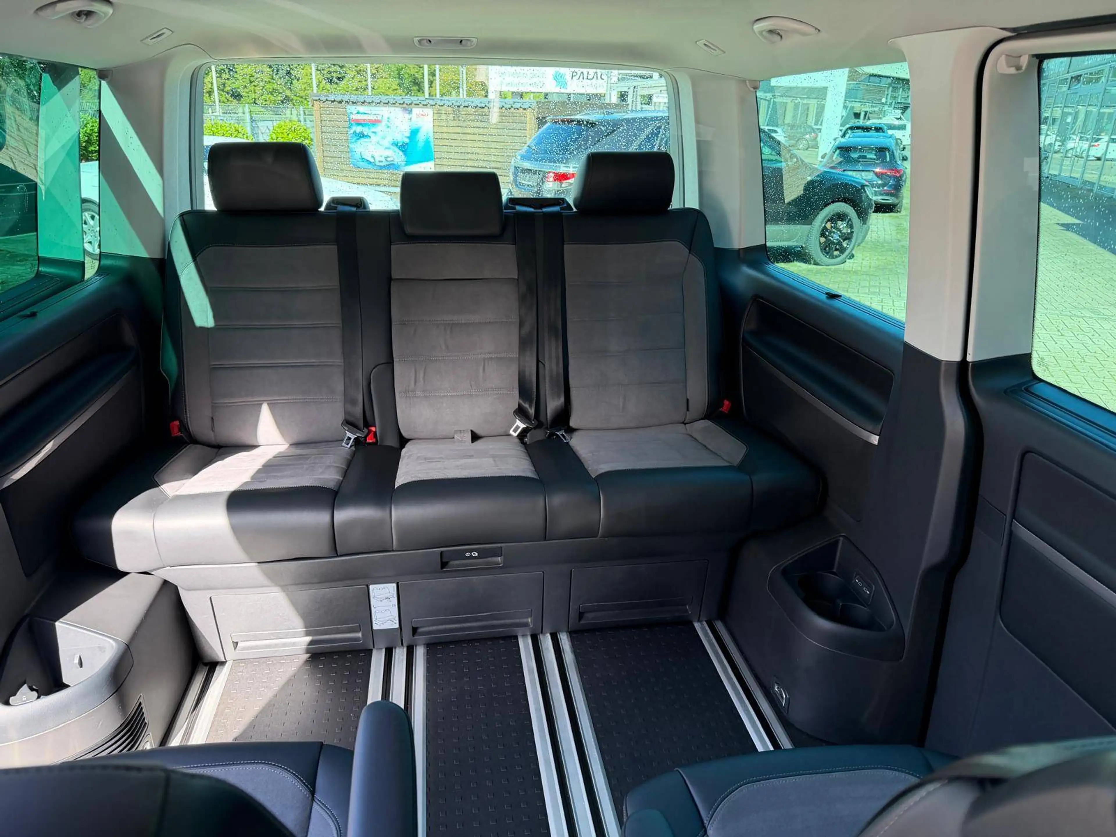 Volkswagen T6.1 Multivan 4MOTION Highline — photo 8