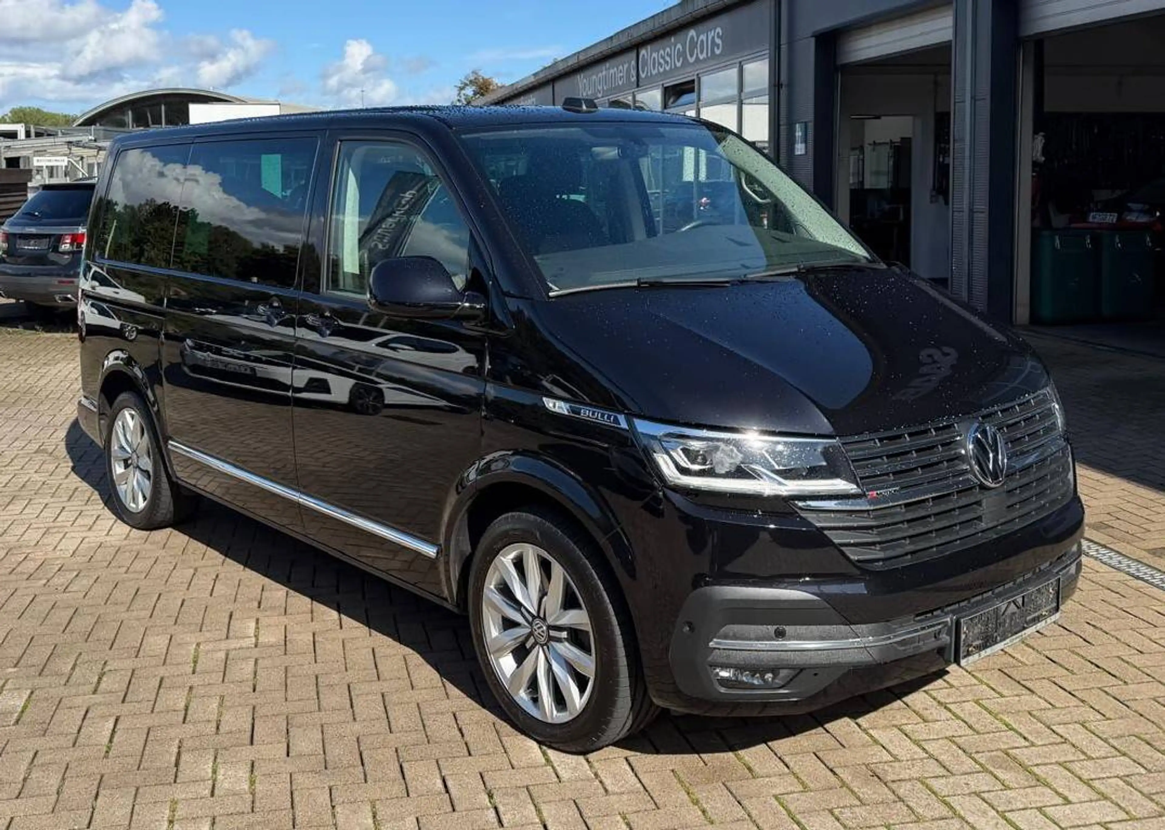 Volkswagen T6.1 Multivan 4MOTION Highline — photo 2